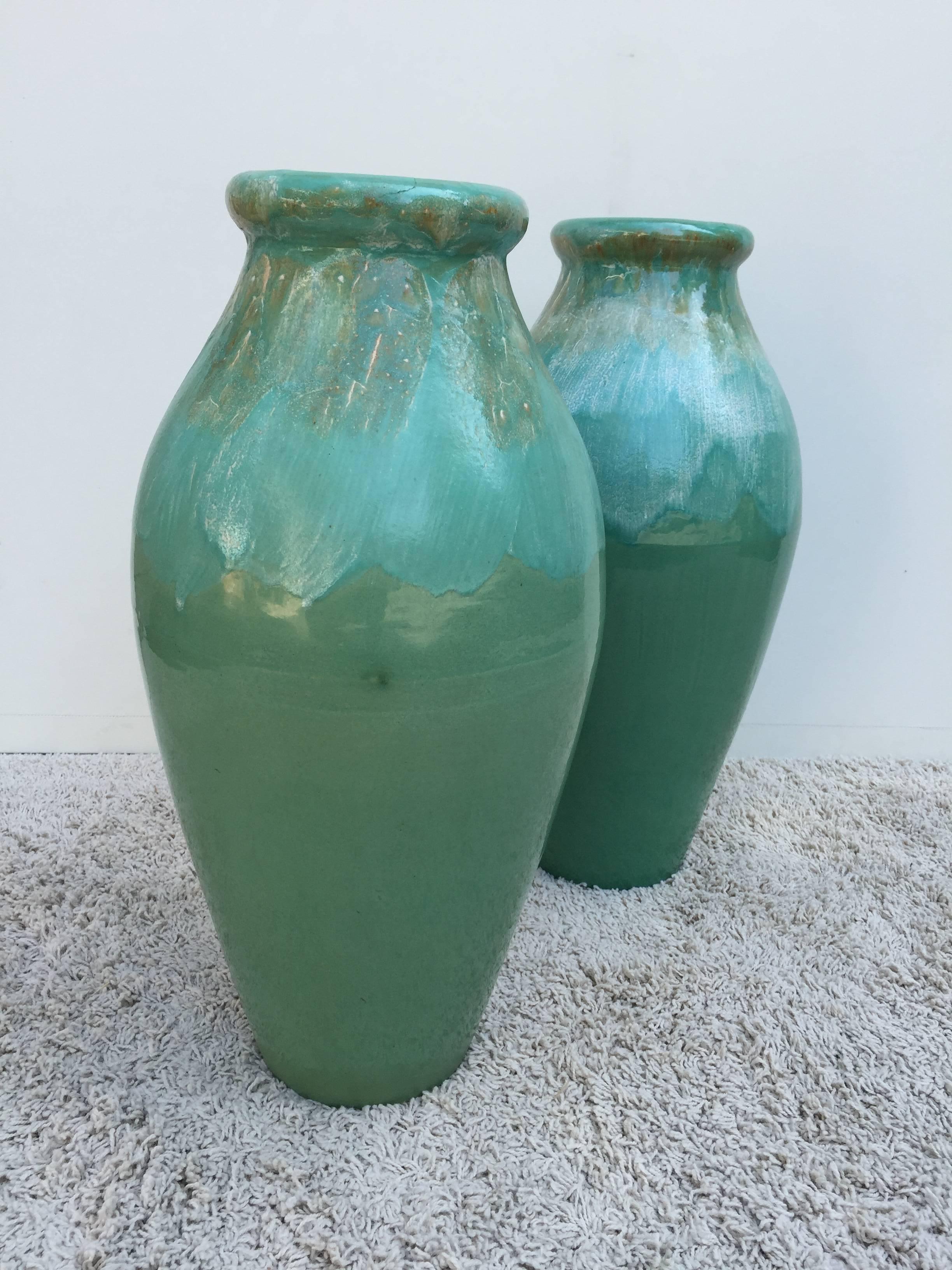 Paar massiver Roseville Ohio Co Keramik Jadiniers Turquiose handbemalt im Zustand „Hervorragend“ im Angebot in Westport, CT