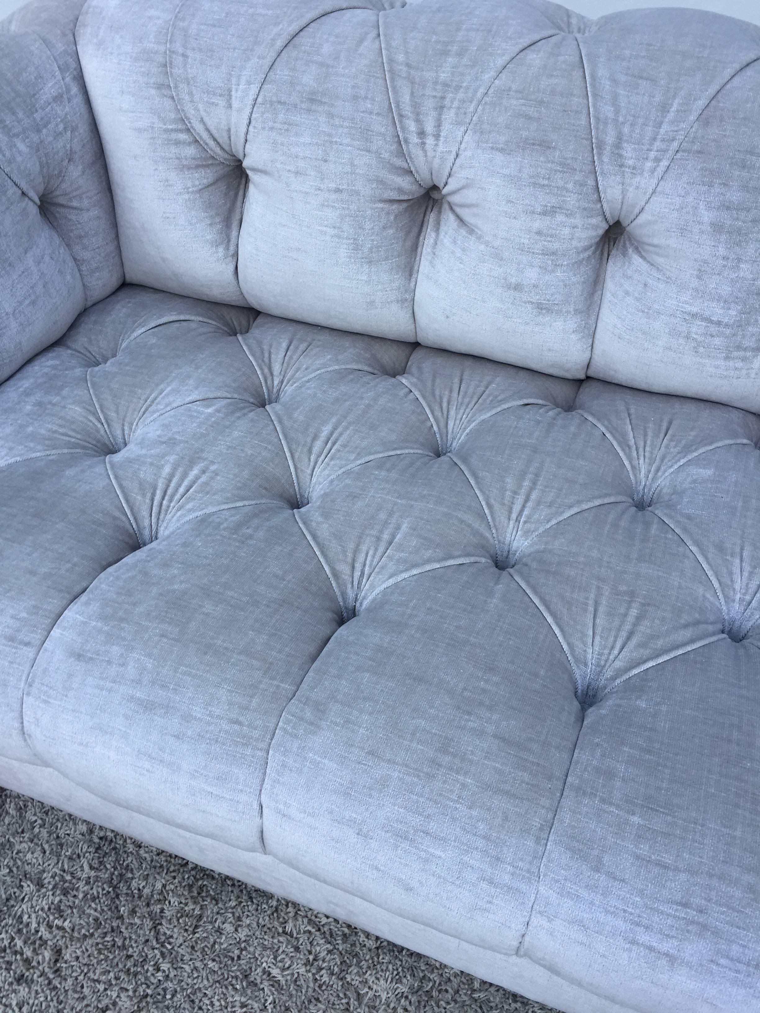 Canapé sur mesure Chesterfield  Sally Sirkin Lewis  en vente 1