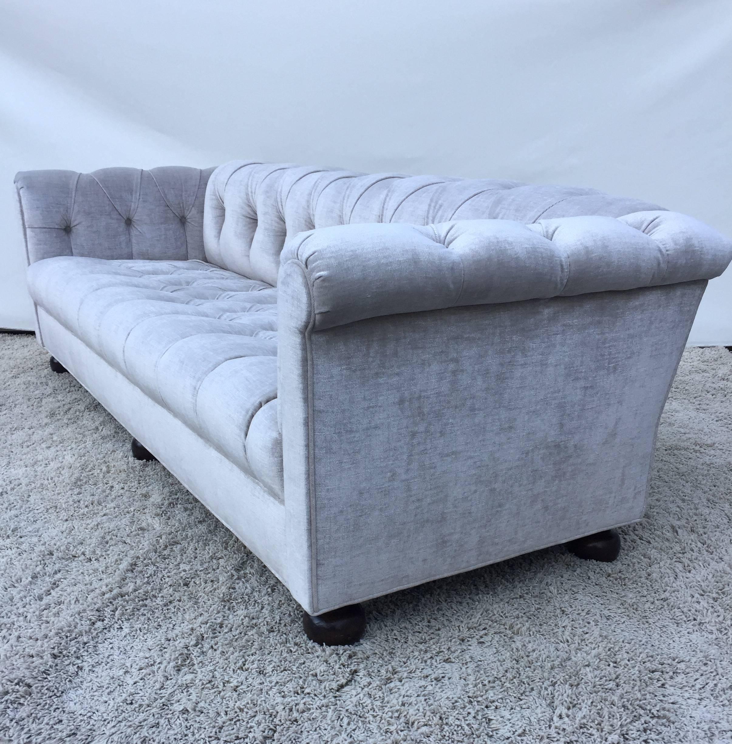 Mid-Century Modern Canapé sur mesure Chesterfield  Sally Sirkin Lewis  en vente