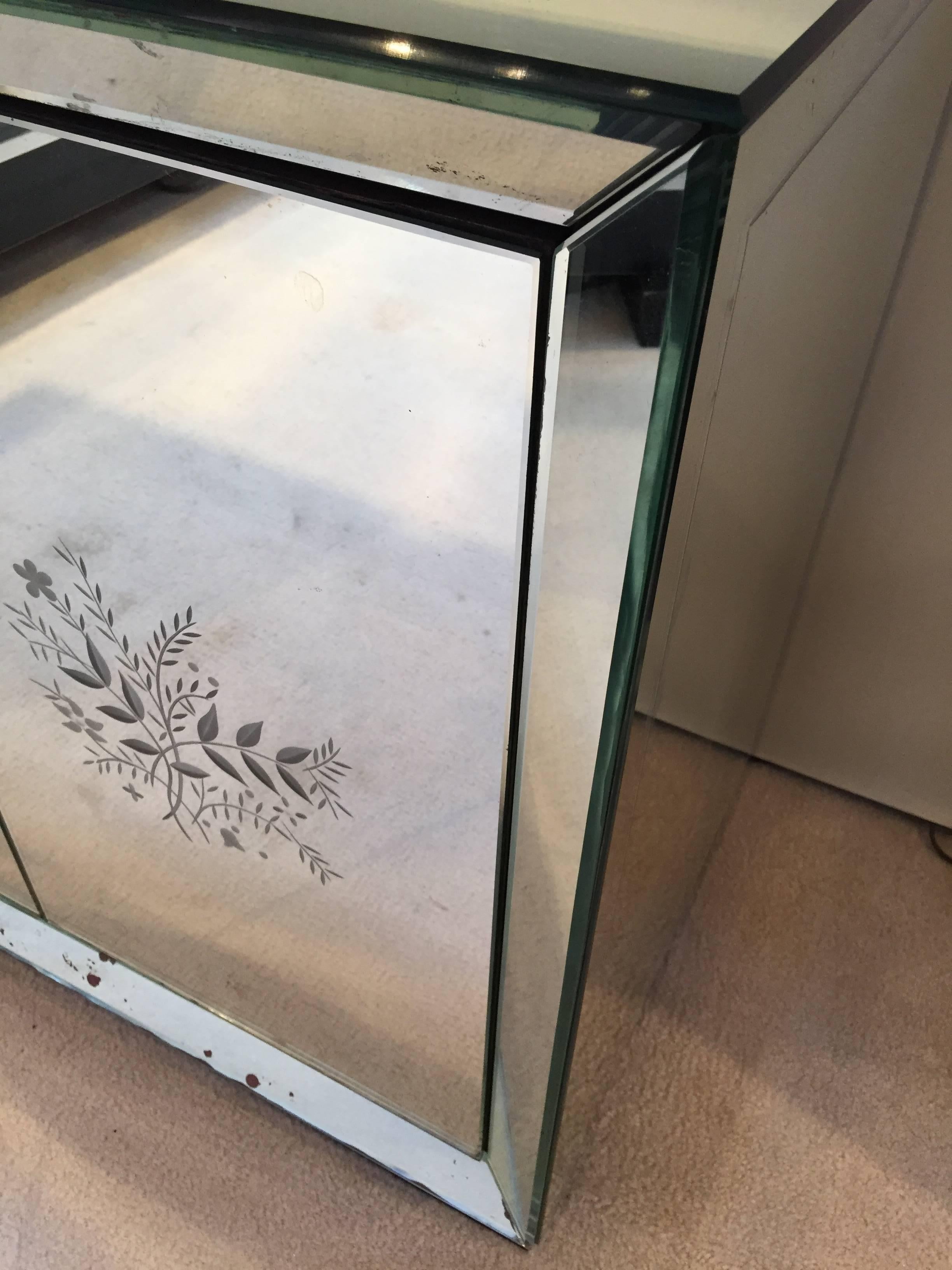 Art Deco French All Mirrored Bar Cabinet Revolving Door In Good Condition For Sale In Westport, CT