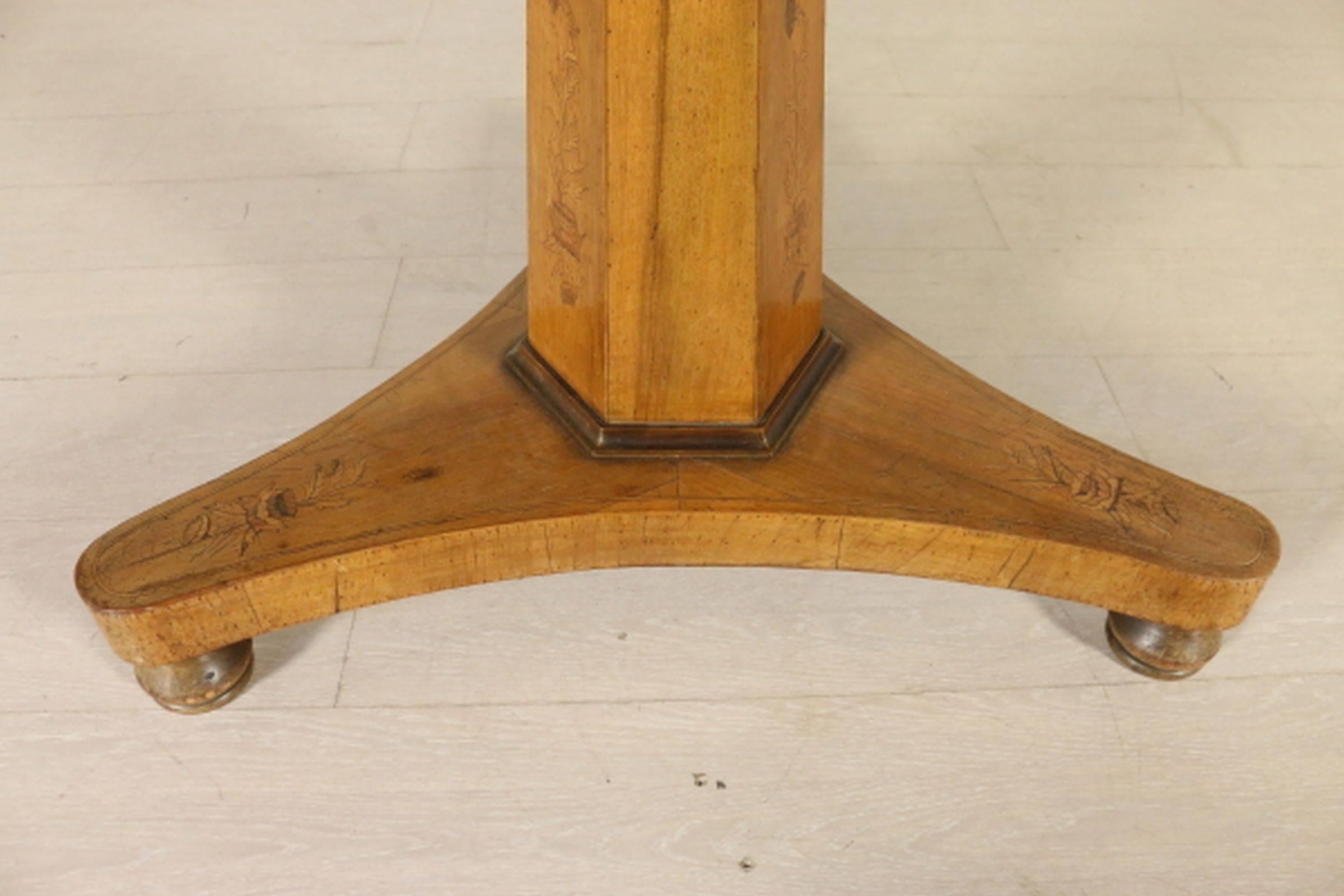 Italian Marquetry Inlaid Center Table 19th C. In Excellent Condition For Sale In Los Angeles, CA