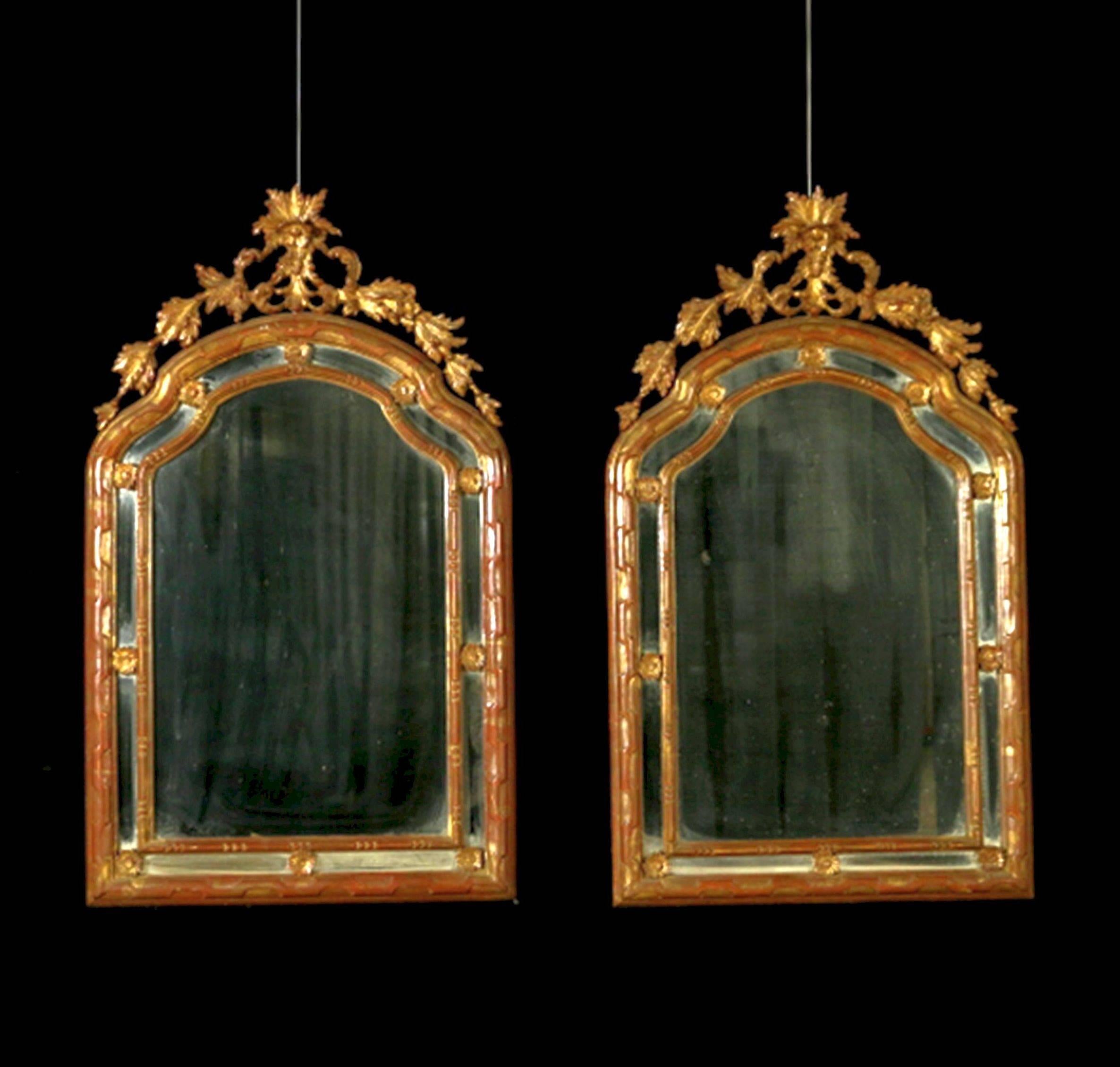 Pair of 19th Century Italian Giltwood Mirrors For Sale 4