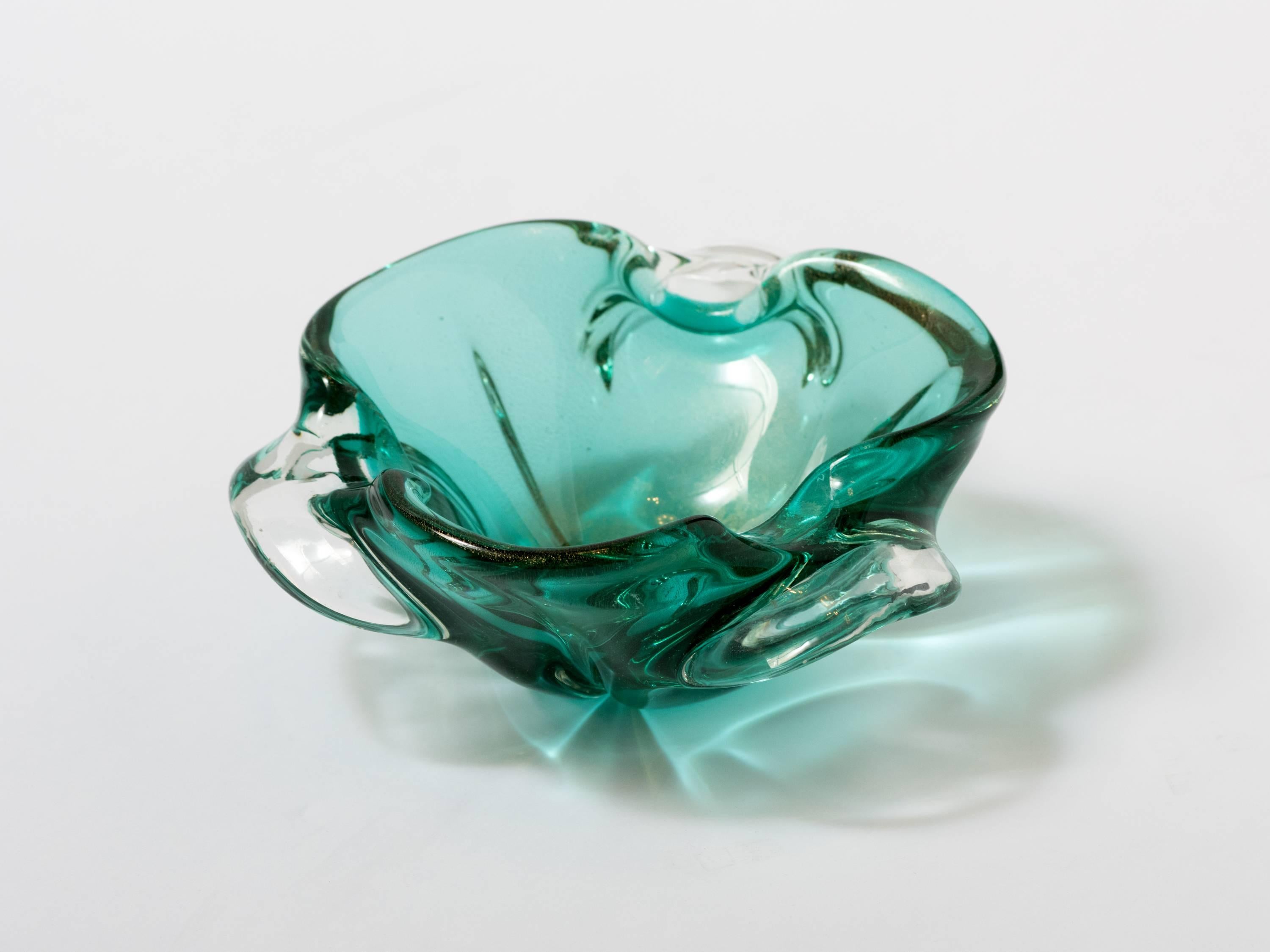 Hand-Crafted Seguso Mid-Century Murano Bowl in Emerald Green