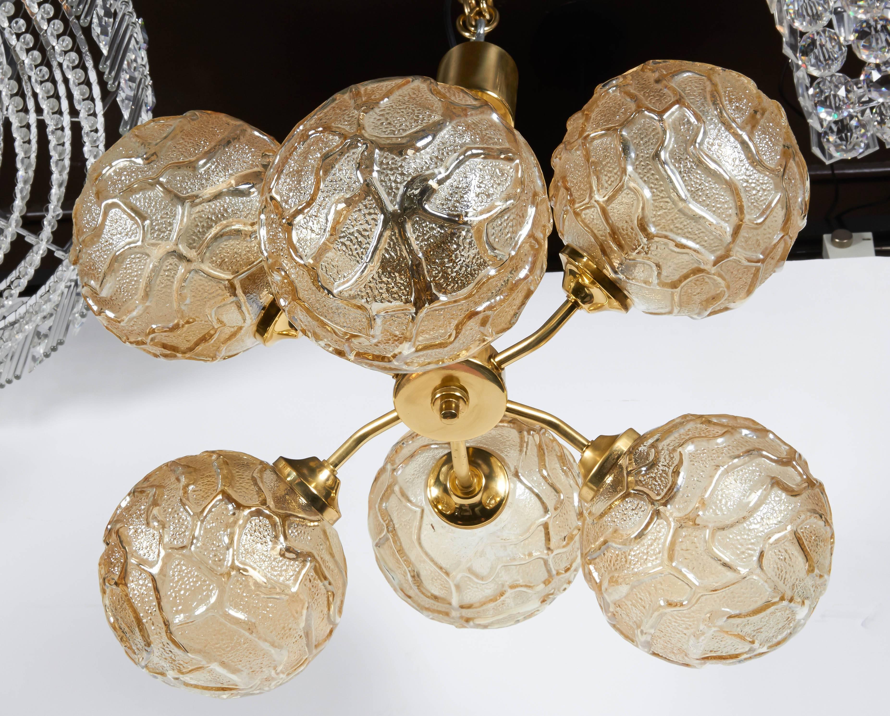Mid-20th Century French, 1950s Sputnik Chandelier with Geometric Glass Globes in Champagne