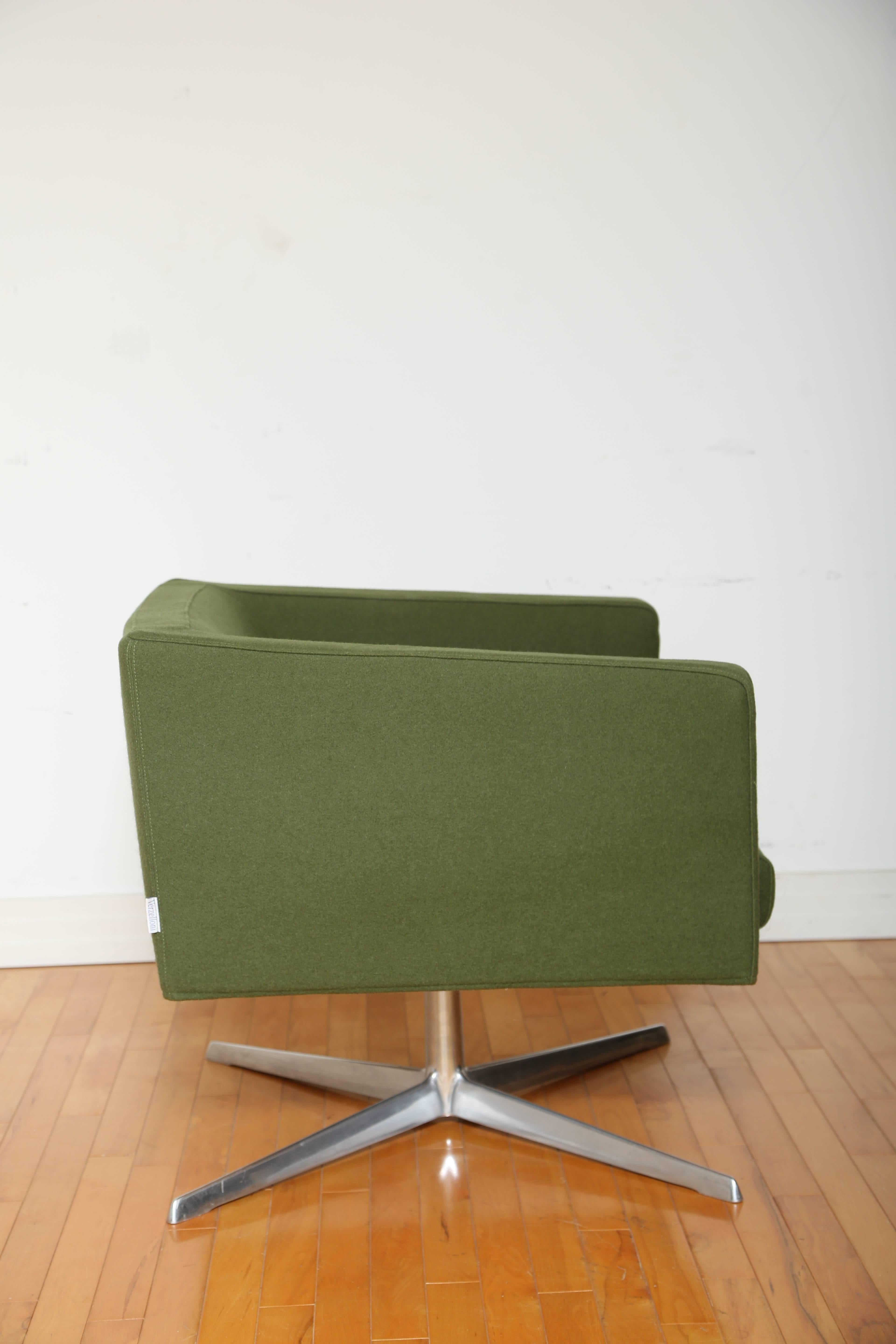 Polished Mid-Century Modern Style Swivel Lounge Chair by Verzelloni