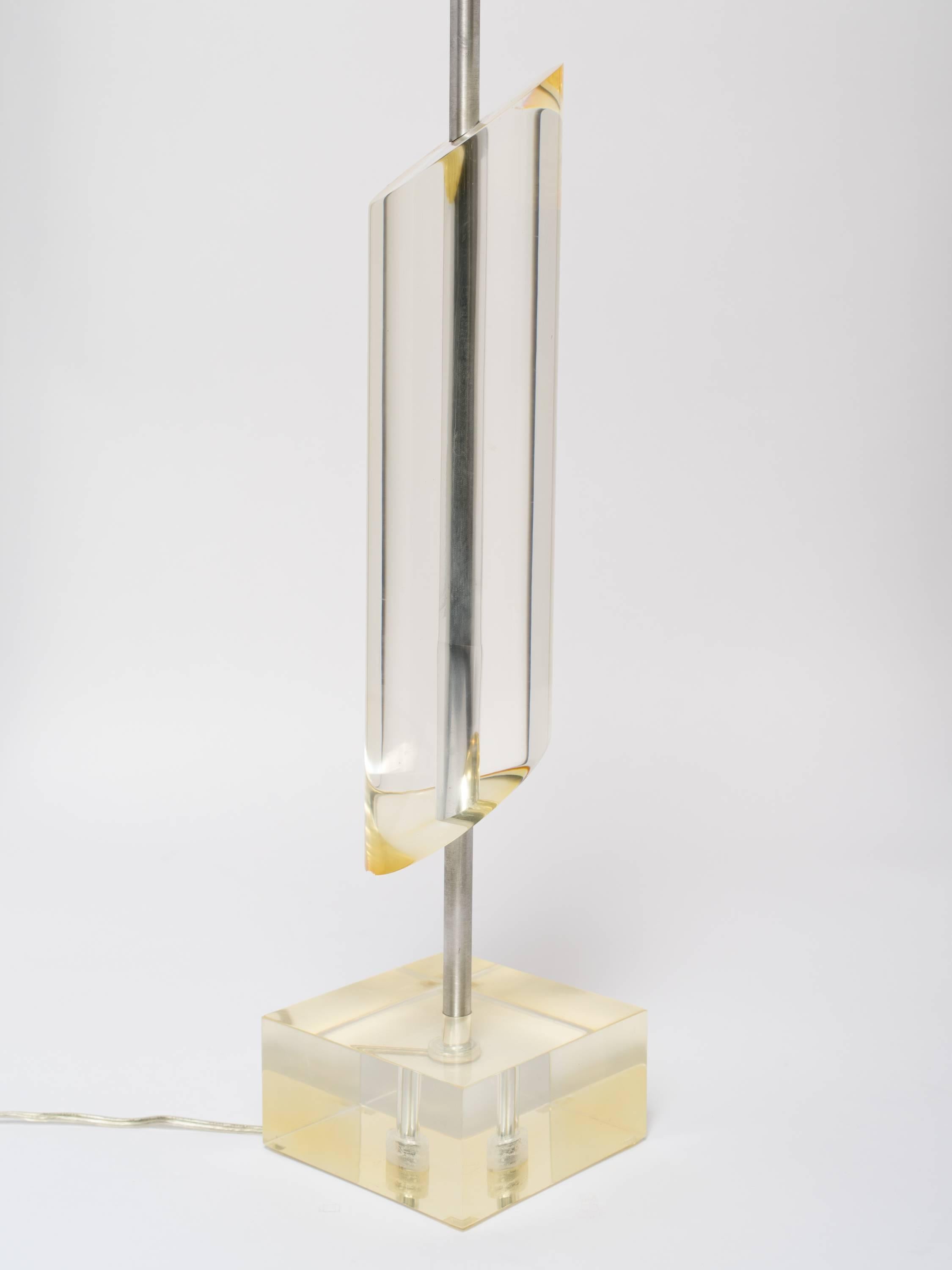 American 1970s Architectural Geometric Lucite Lamp in Yellow For Sale