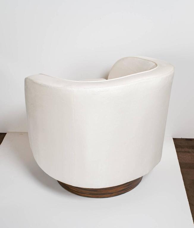 Pair of Luxe Swivel Lounge Chairs by Milo Baughman at 1stDibs