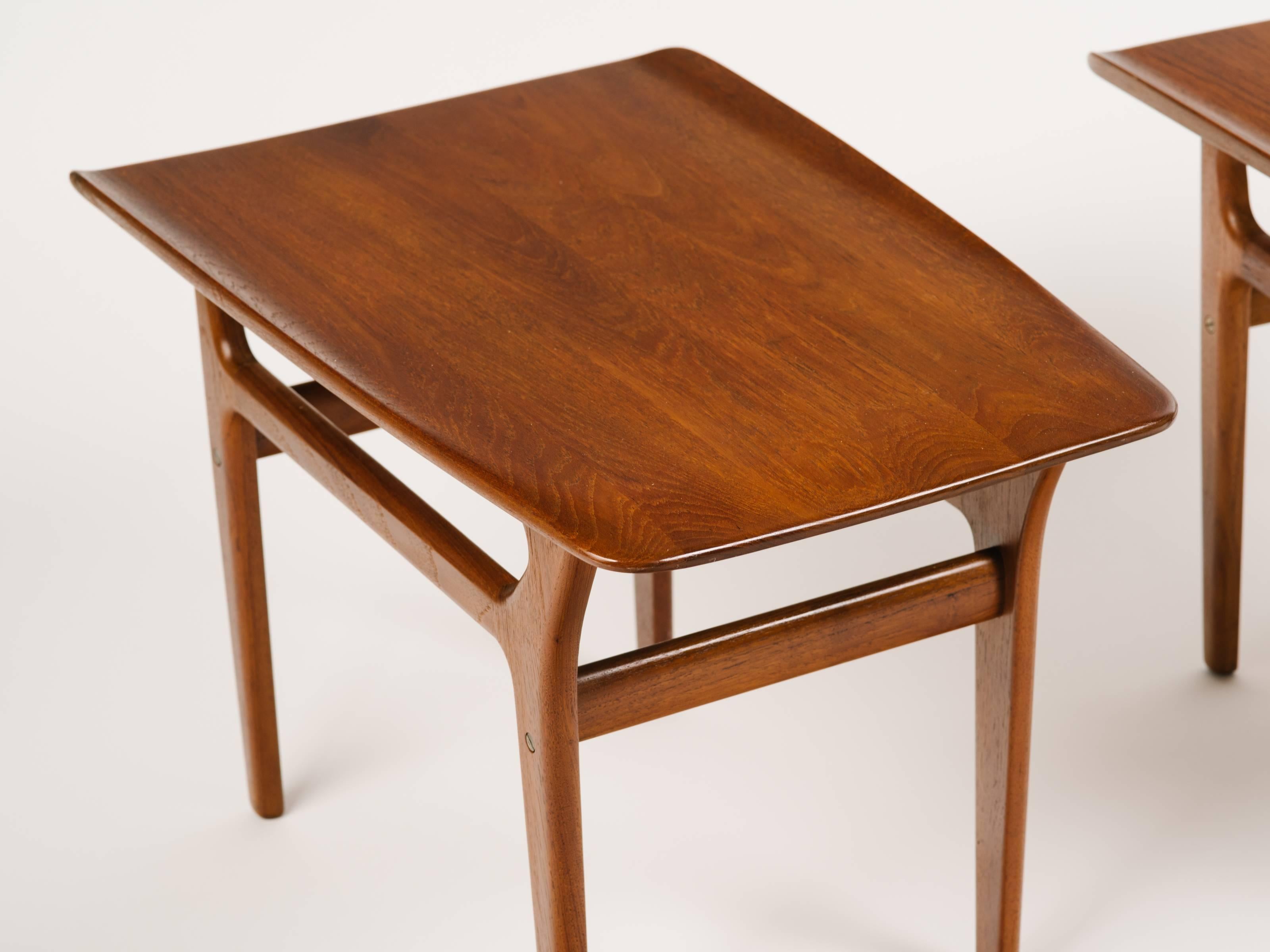 Mid-Century Modern Pair of Danish Modern Teak Wood Side Tables in the Style of Poul Jensen