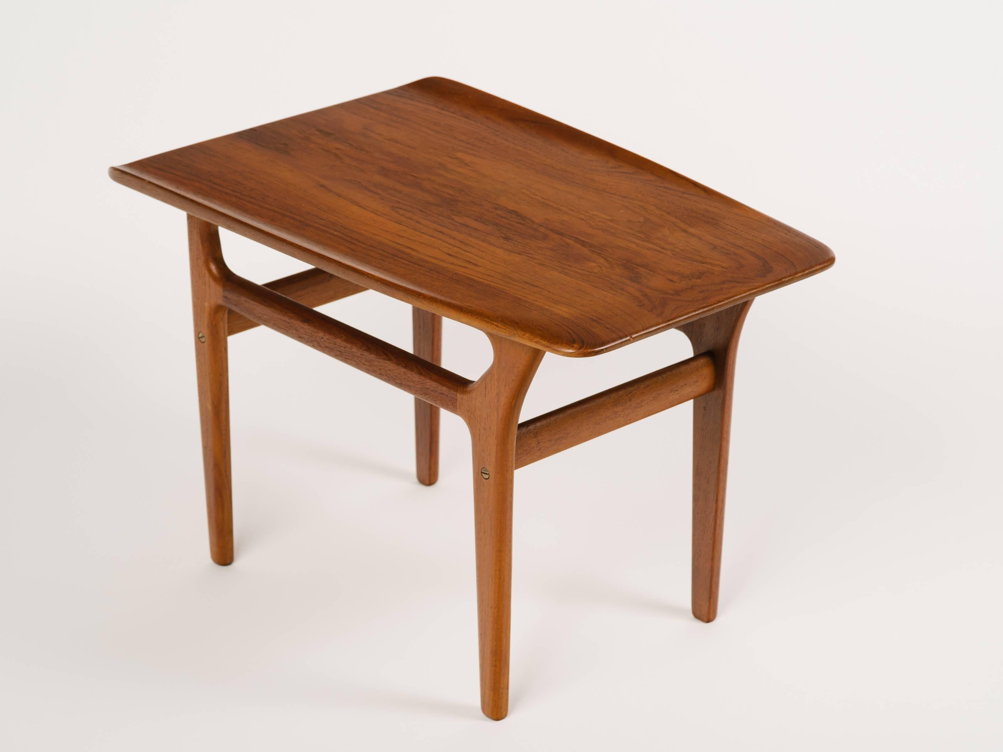 Pair of Danish Modern Teak Wood Side Tables in the Style of Poul Jensen In Excellent Condition In Fort Lauderdale, FL