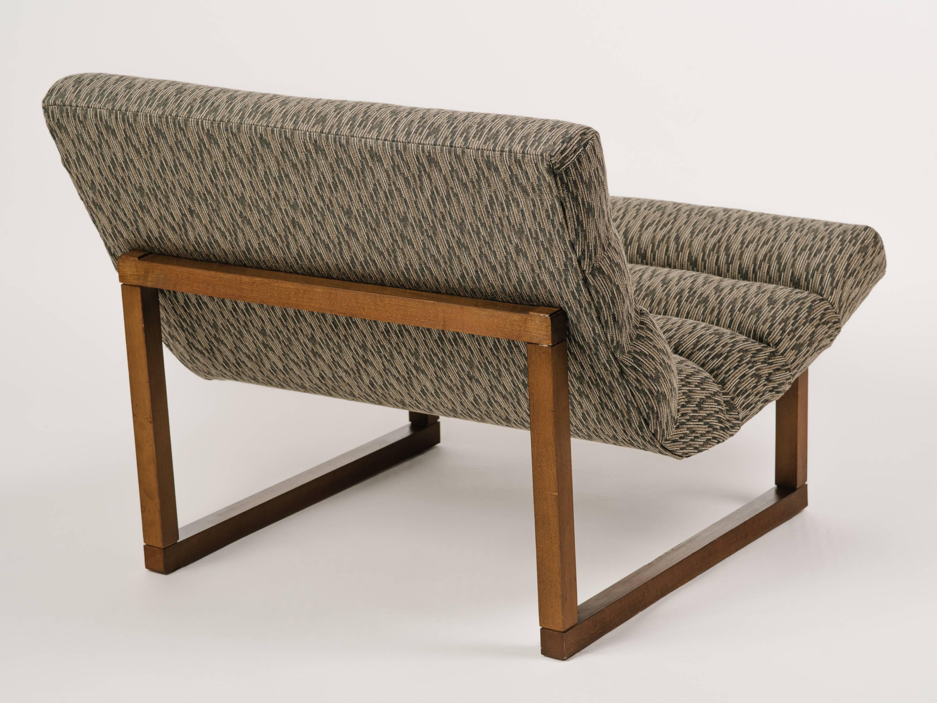 Walnut Pair of Mid Century Scoop Lounge Chairs, in the Style of Milo Baughman