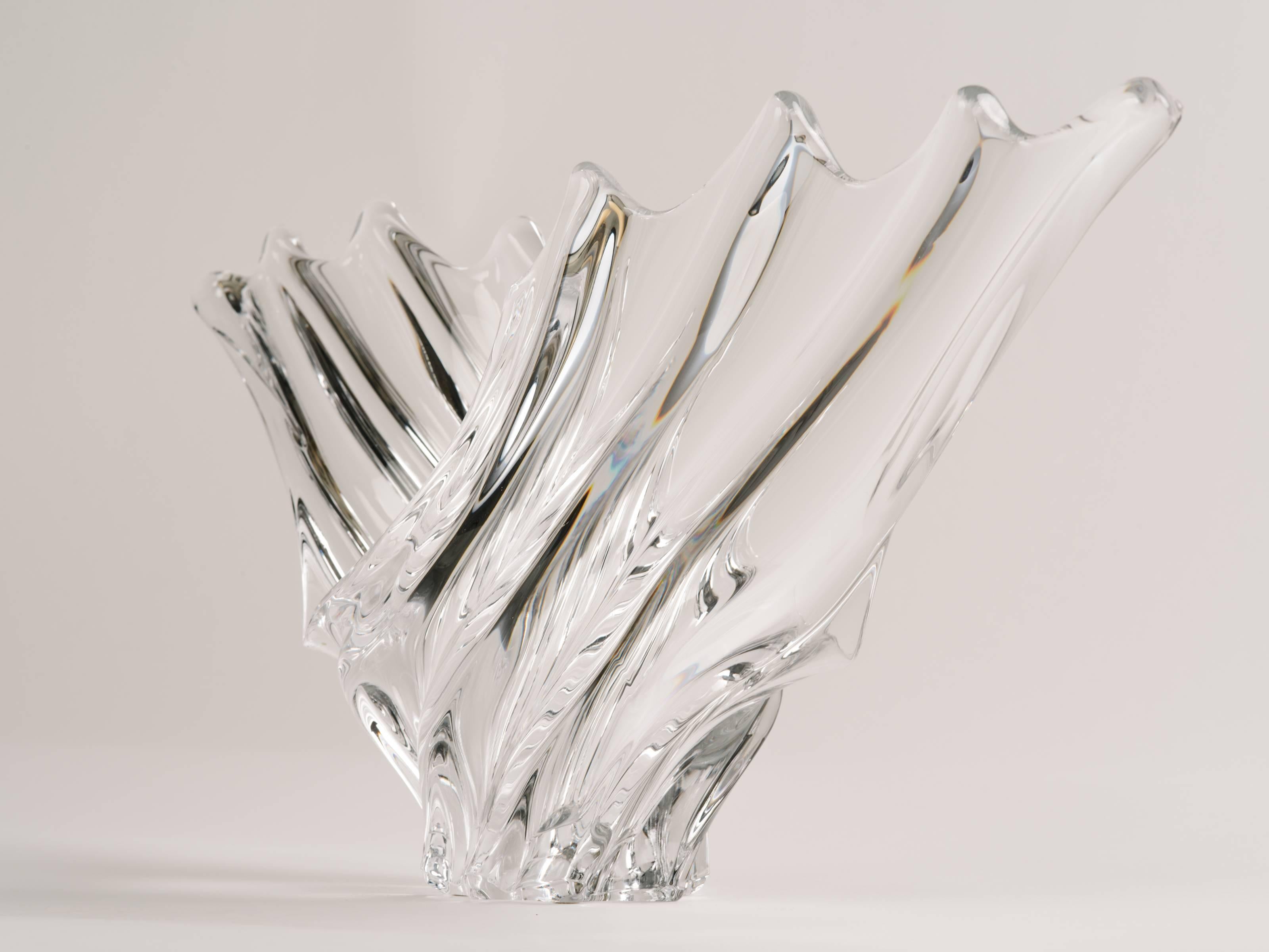 Mid-Century Modern Sculptural Crystal Bowl In Excellent Condition In Fort Lauderdale, FL