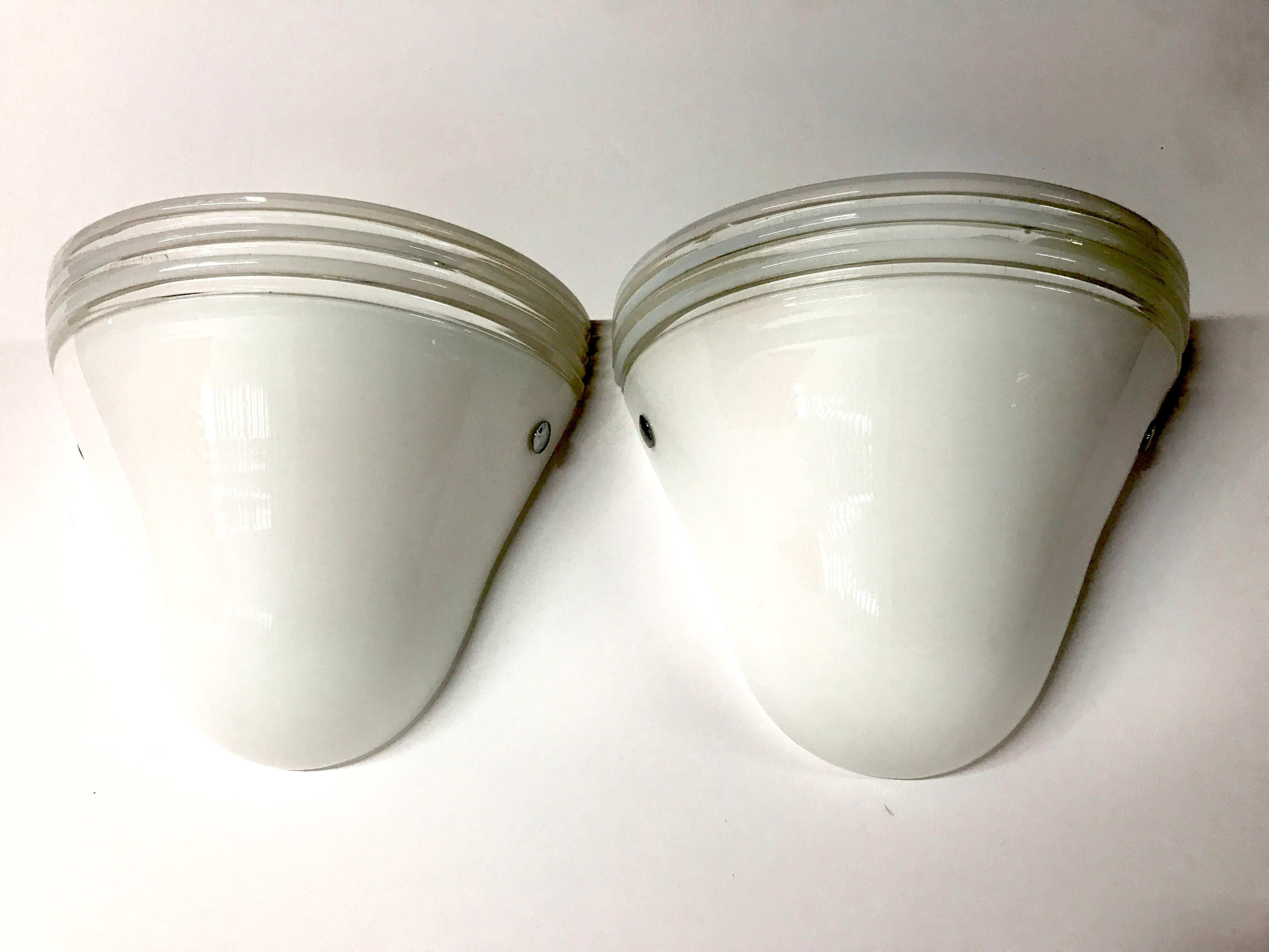 Late 20th Century Pair of Italian Midcentury White Murano Glass Sconces by Leucos