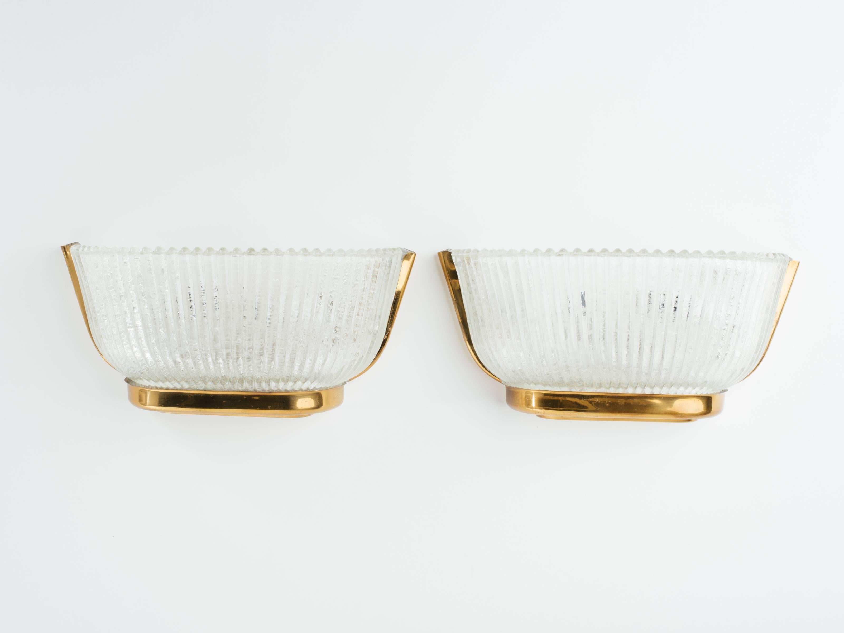 Italian Pair of Mid-Century Modern Fluted Glass Sconces by Archemide Seguso