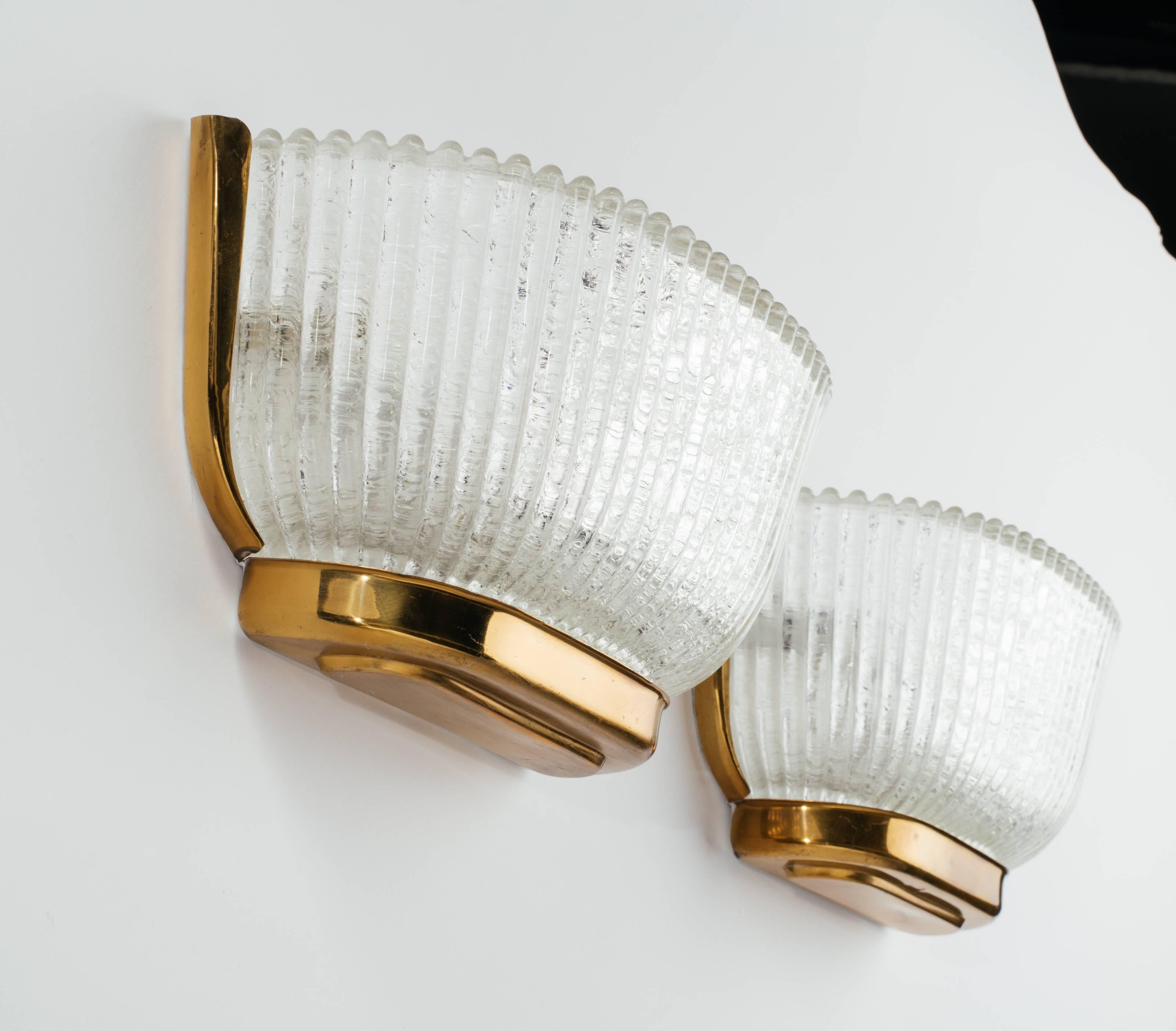 Pair of Mid-Century Modern Fluted Glass Sconces by Archemide Seguso In Good Condition In Fort Lauderdale, FL