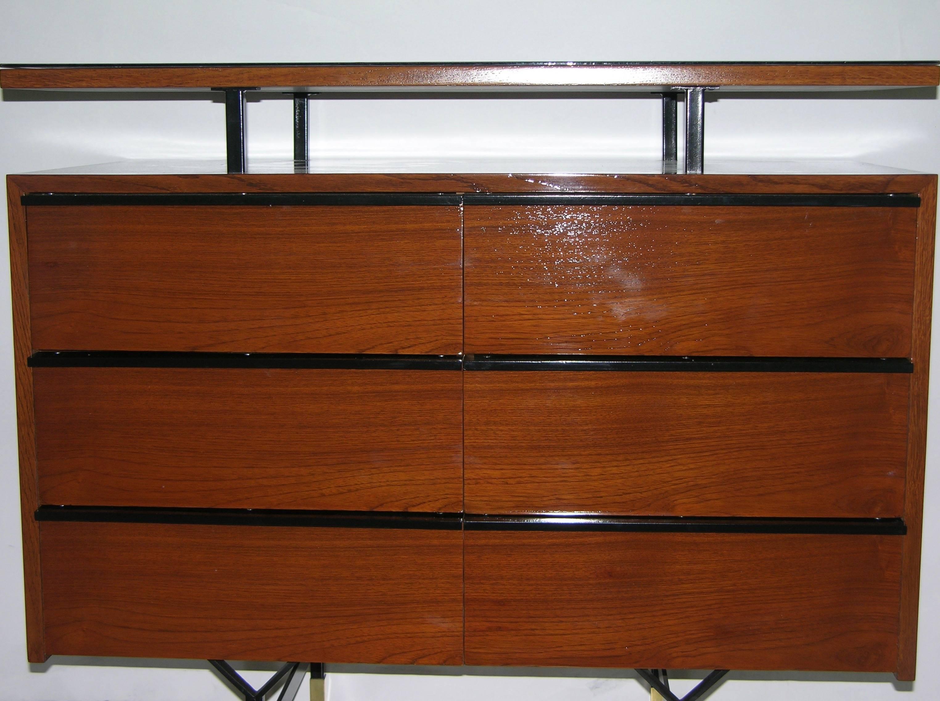 1960s Modern Italian Wood Chest with Shelf on Brass & Black Lacquered Metal Legs For Sale 2