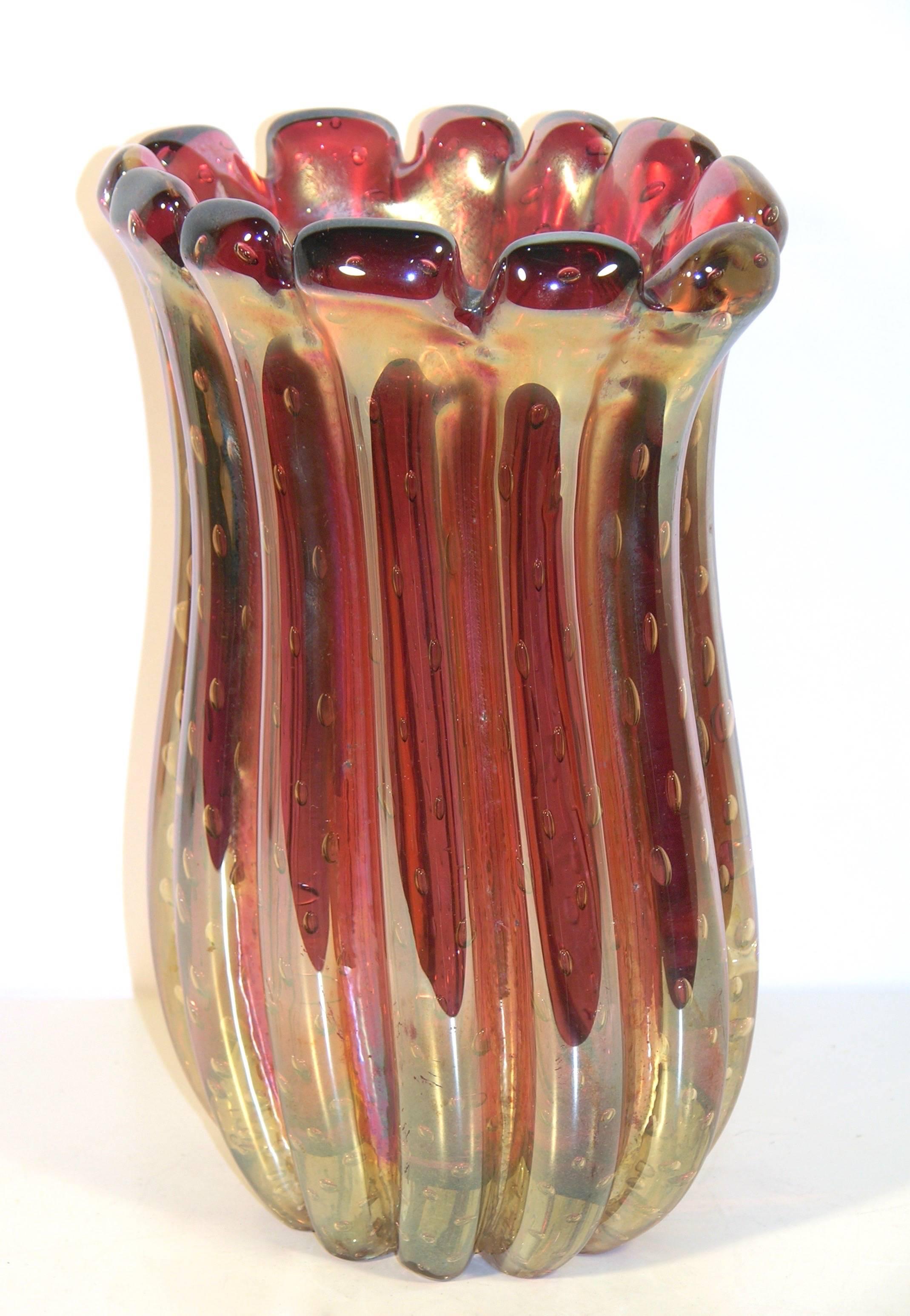 A very attractive vase attributed to Ercole Barovier with a turned out shape, the body has a sophisticated ribbed decor with a scalloped edge, the Murano glass is worked with Bulicante, bubbles blown in the glass that add texture and with a deep