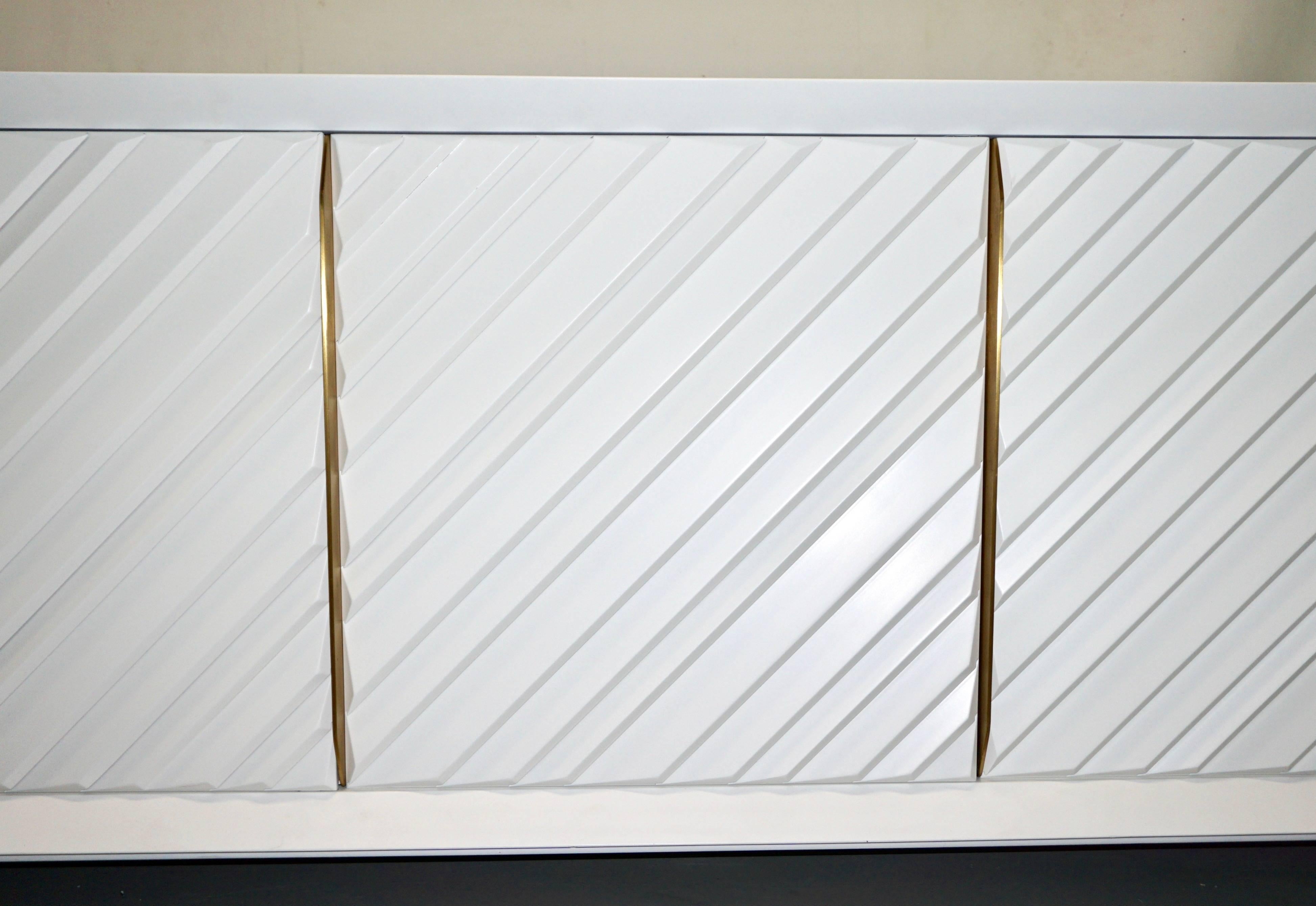 Brass Frigerio 1970s Italian White Lacquered Carved Wood Credenza or Dresser