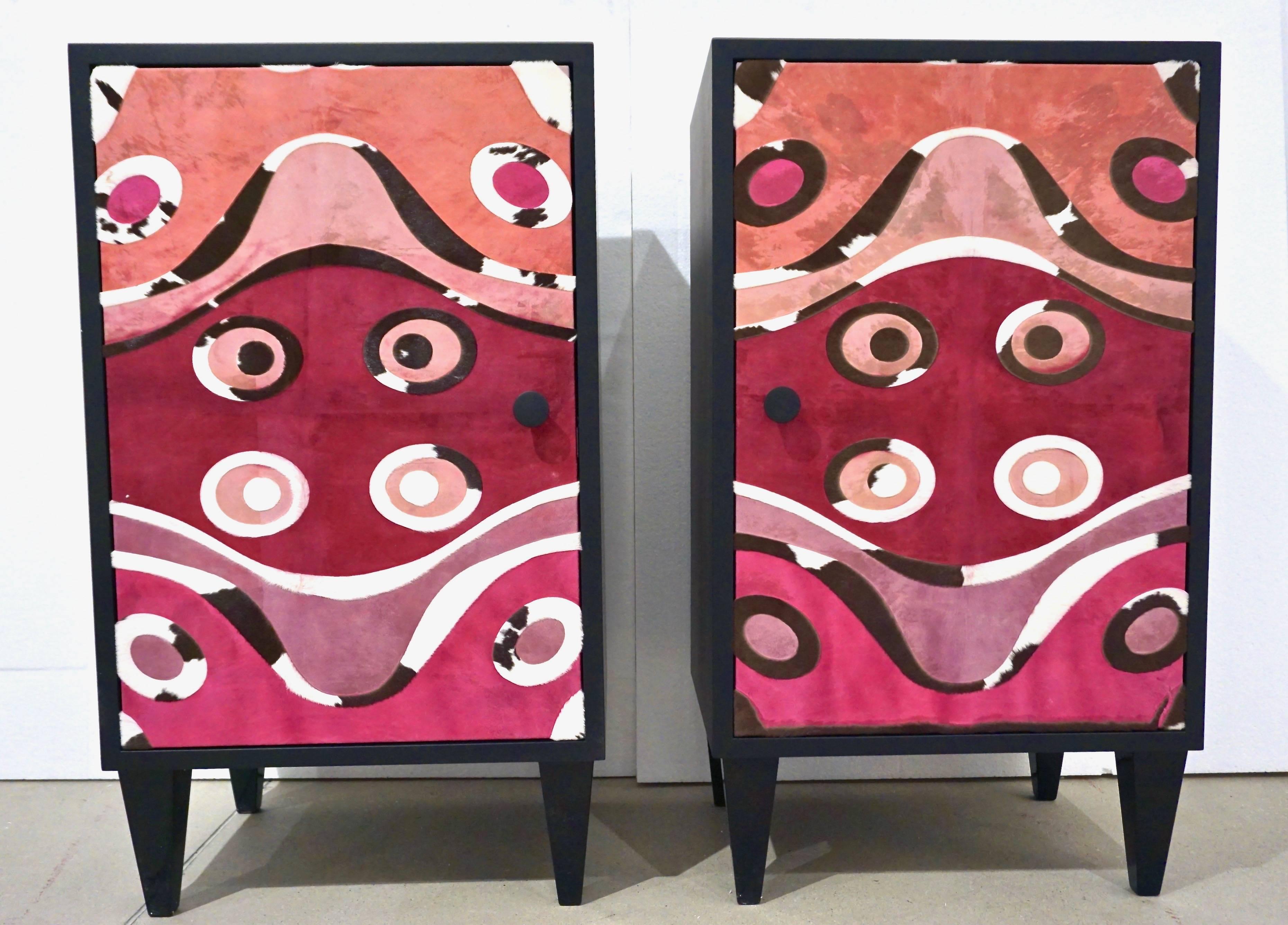 Contemporary Italian Pair of Black Lacquered and Rose Pink Leather Side Cabinets (Leder)