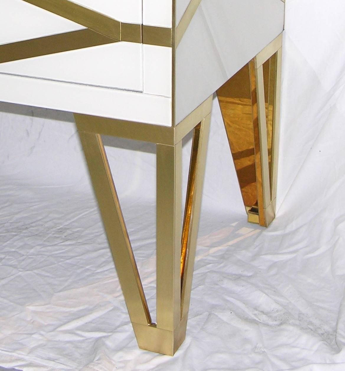 Hand-Crafted Bespoke Cosulich Creation Pair Gold Brass Black & White Side Tables/Nightstands