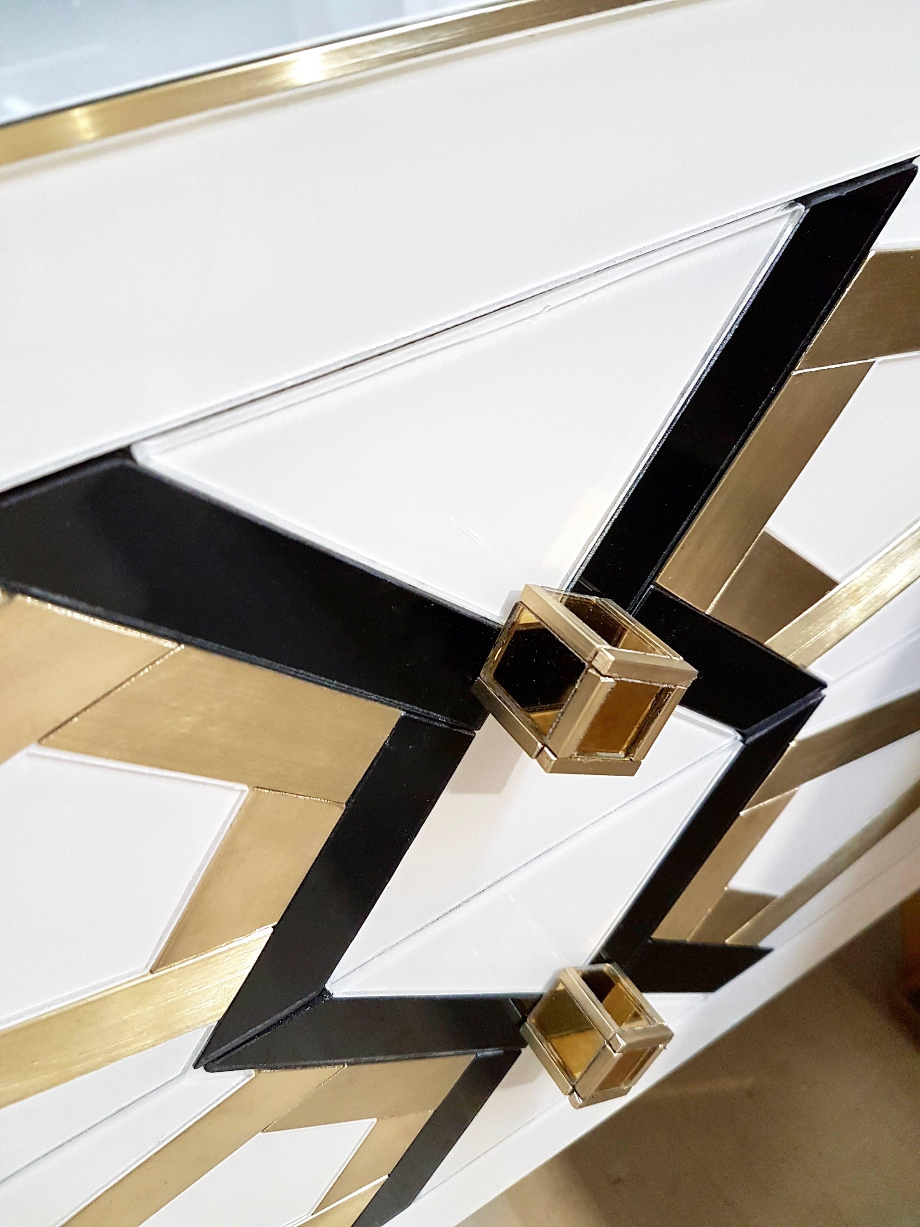 Modern Bespoke Cosulich Creation Pair Gold Brass Black & White Side Tables/Nightstands