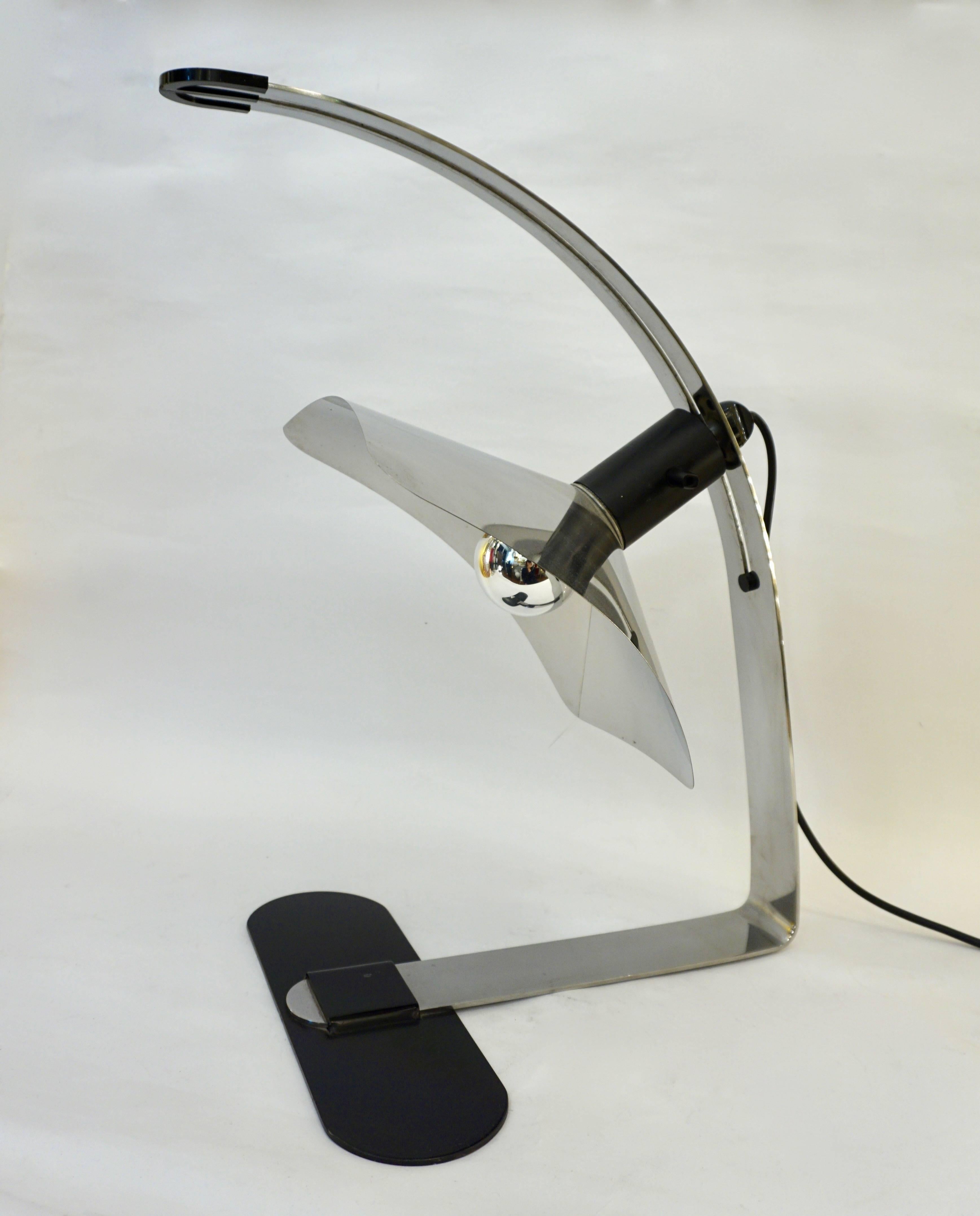 Grignani for Luci, 1970s, Italian Vintage Adjustable Black and Nickel Desk Lamp In Excellent Condition In New York, NY