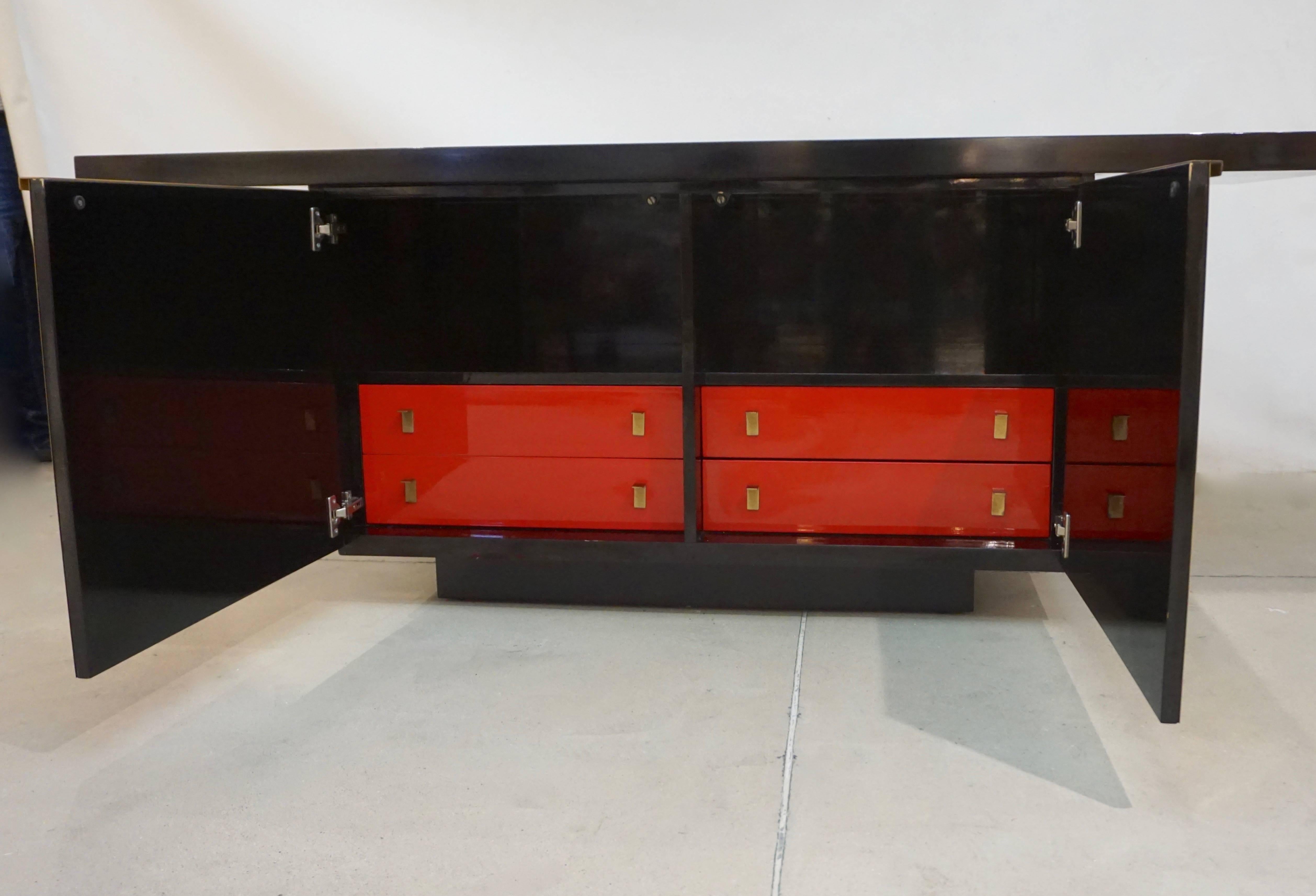 1970s Frigerio Vintage Italian Black & Brass Freestanding Sideboard / Console In Good Condition For Sale In New York, NY