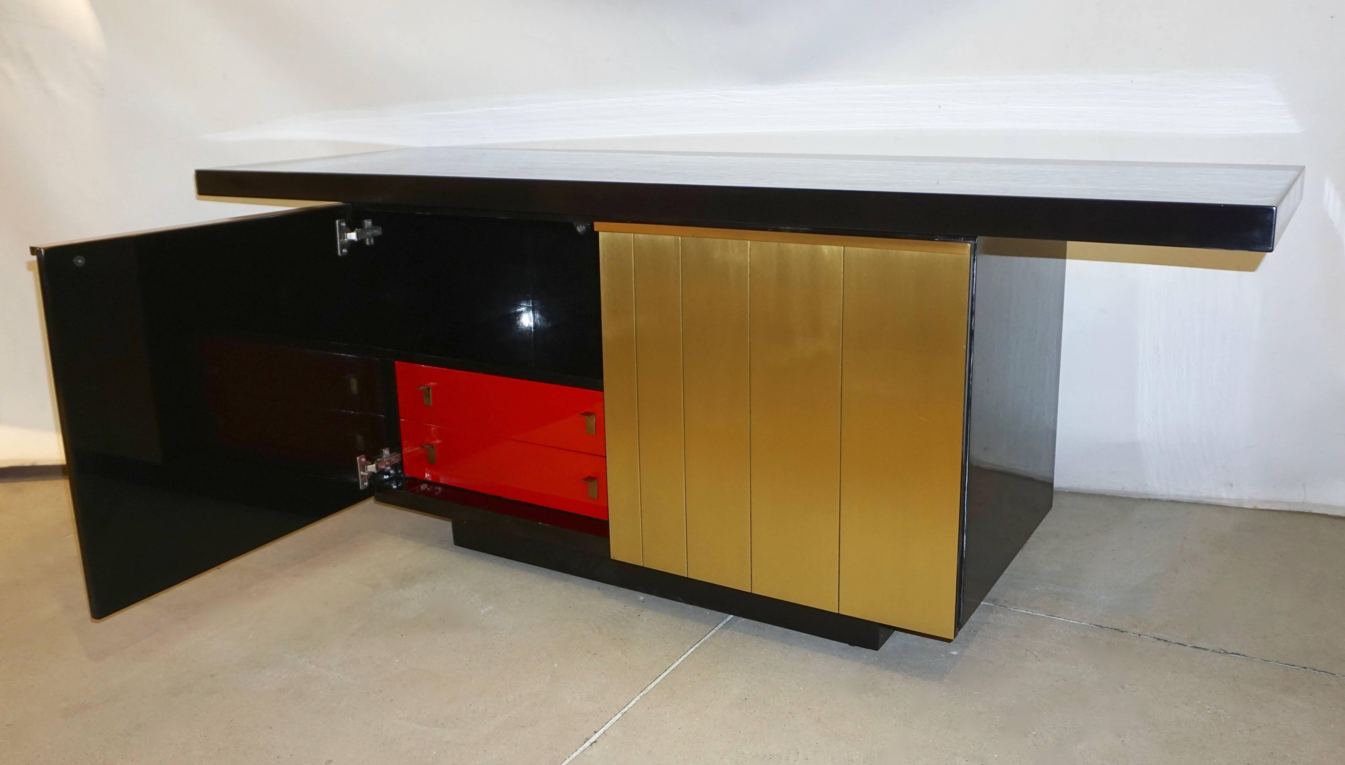Lacquered 1970s Frigerio Vintage Italian Black & Brass Freestanding Sideboard / Console For Sale