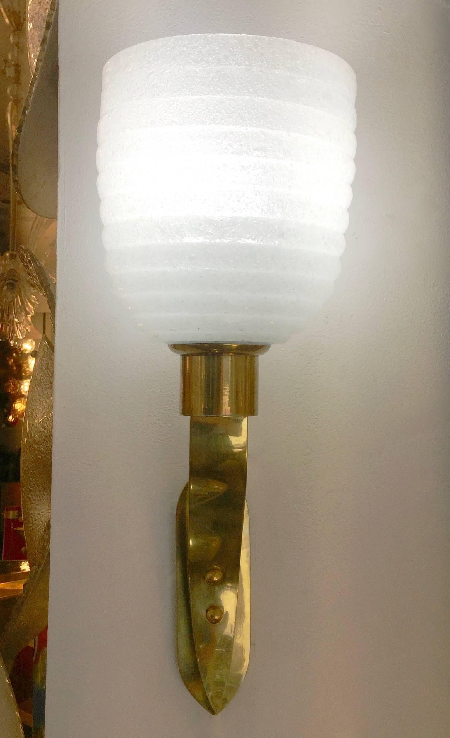 1960s Italian Pair of Art Deco Design Gold Brass and White Murano Glass Sconces For Sale 4