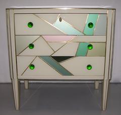 Paire de commodes à décor abstrait en verre de conception italienne