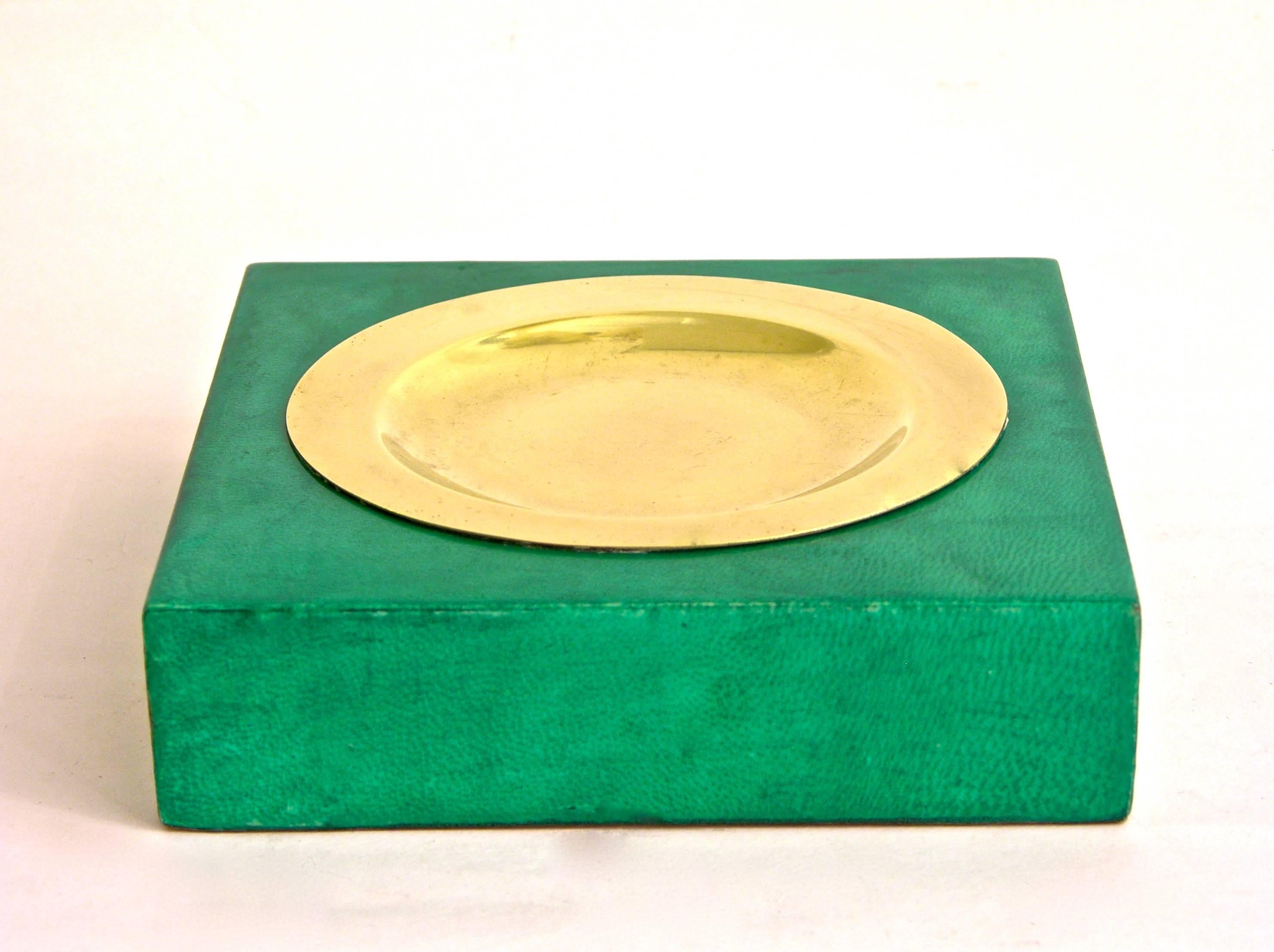 1970s Italian trinket bowl / vide-poche, entirely hand made in fabulous green goatskin by Aldo Tura with a bronze round tray.
