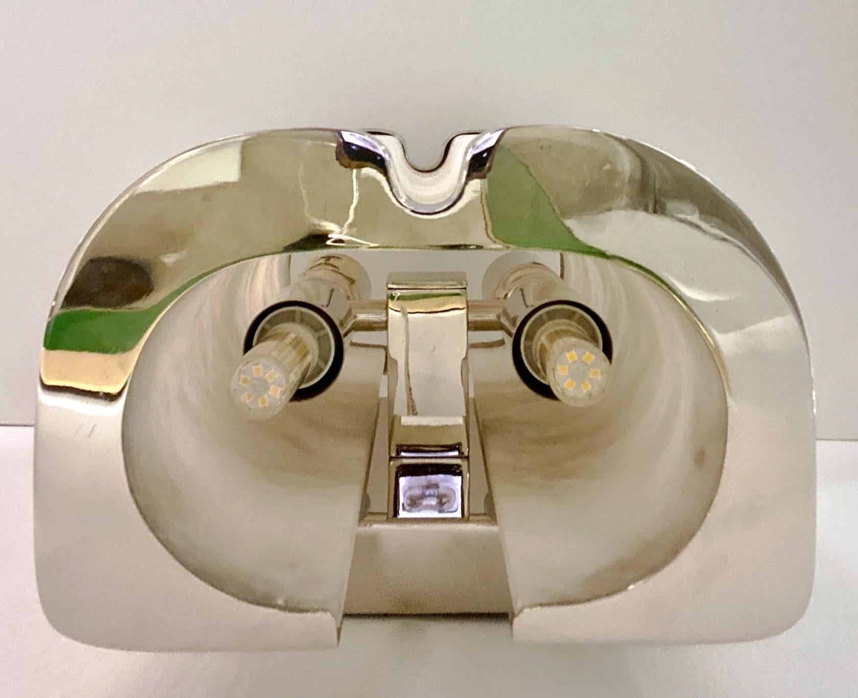 Métal Paire d'appliques en albâtre blanc crème et crème de style Art déco italien sur mesure bordées de nickel en vente