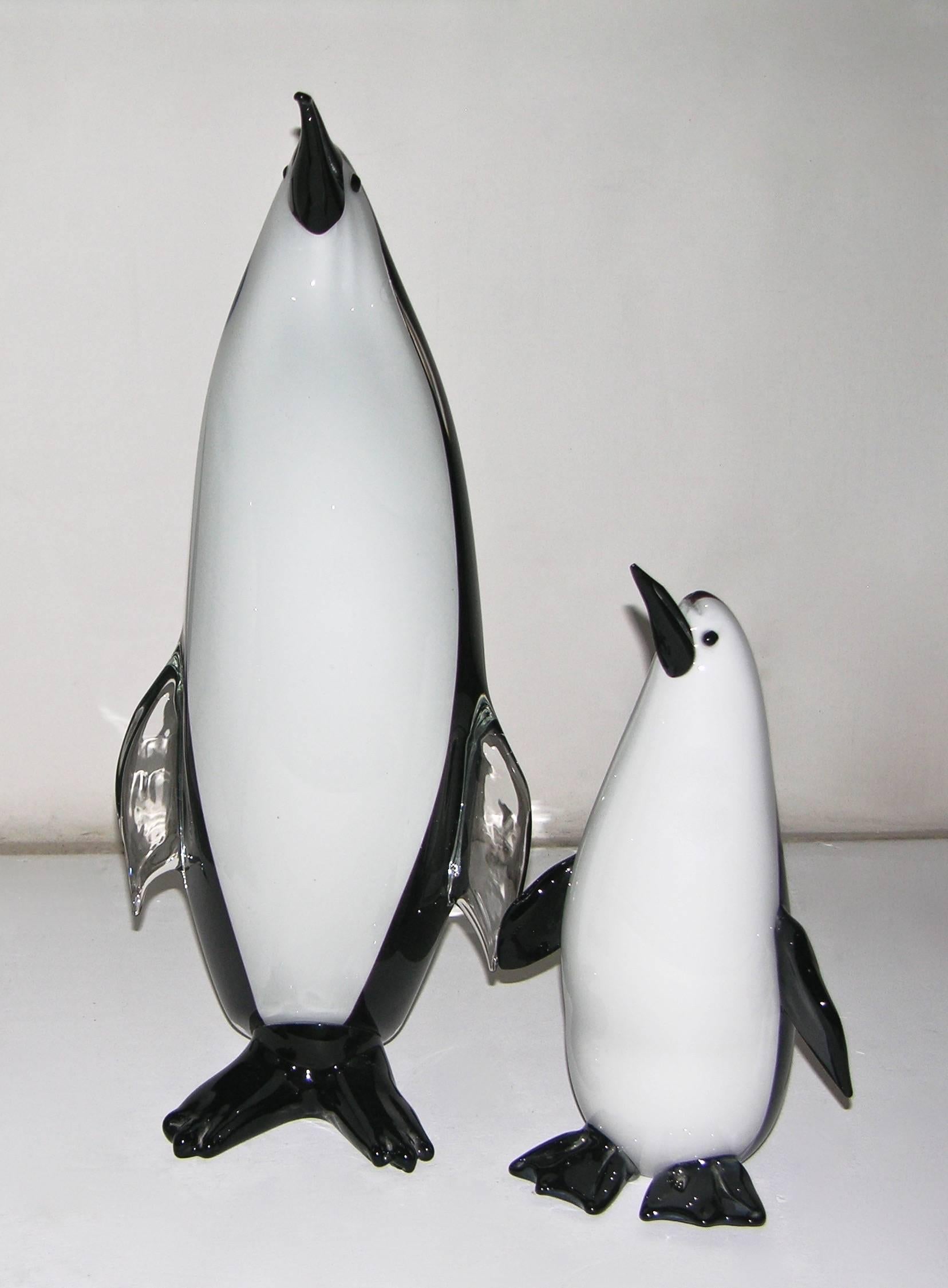 Hand-Crafted Formia 1990s Rare Large Size Set of Three Murano Glass Penguins