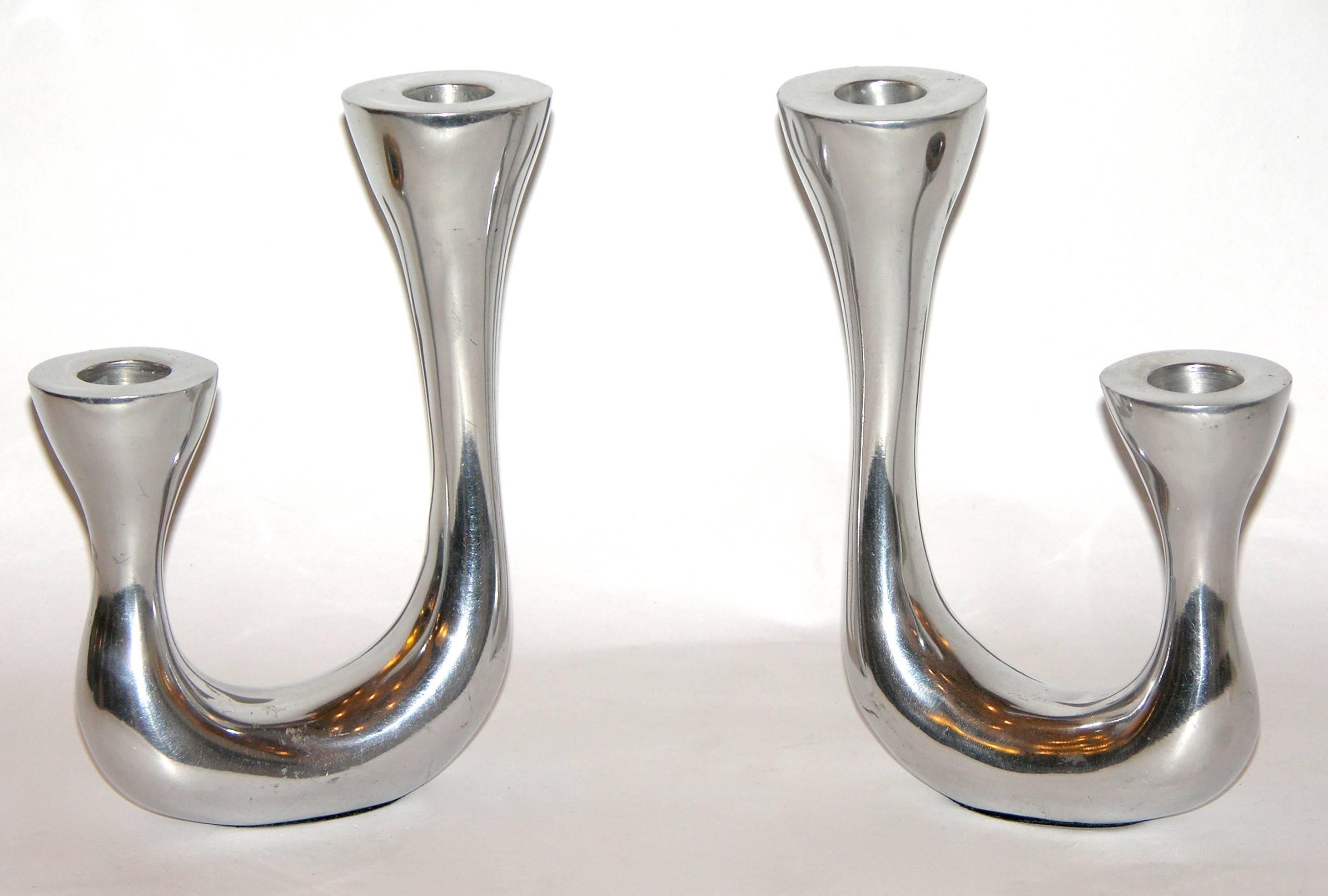 1970s Vintage Italian Pair of Polished Cast Aluminum Modern Candlesticks In Excellent Condition For Sale In New York, NY