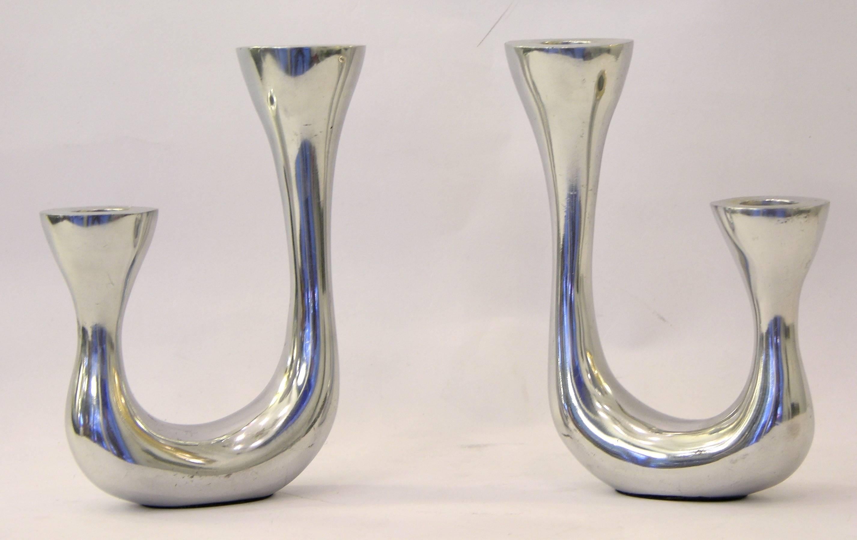 1970s Vintage Italian Pair of Polished Cast Aluminum Modern Candlesticks For Sale 1