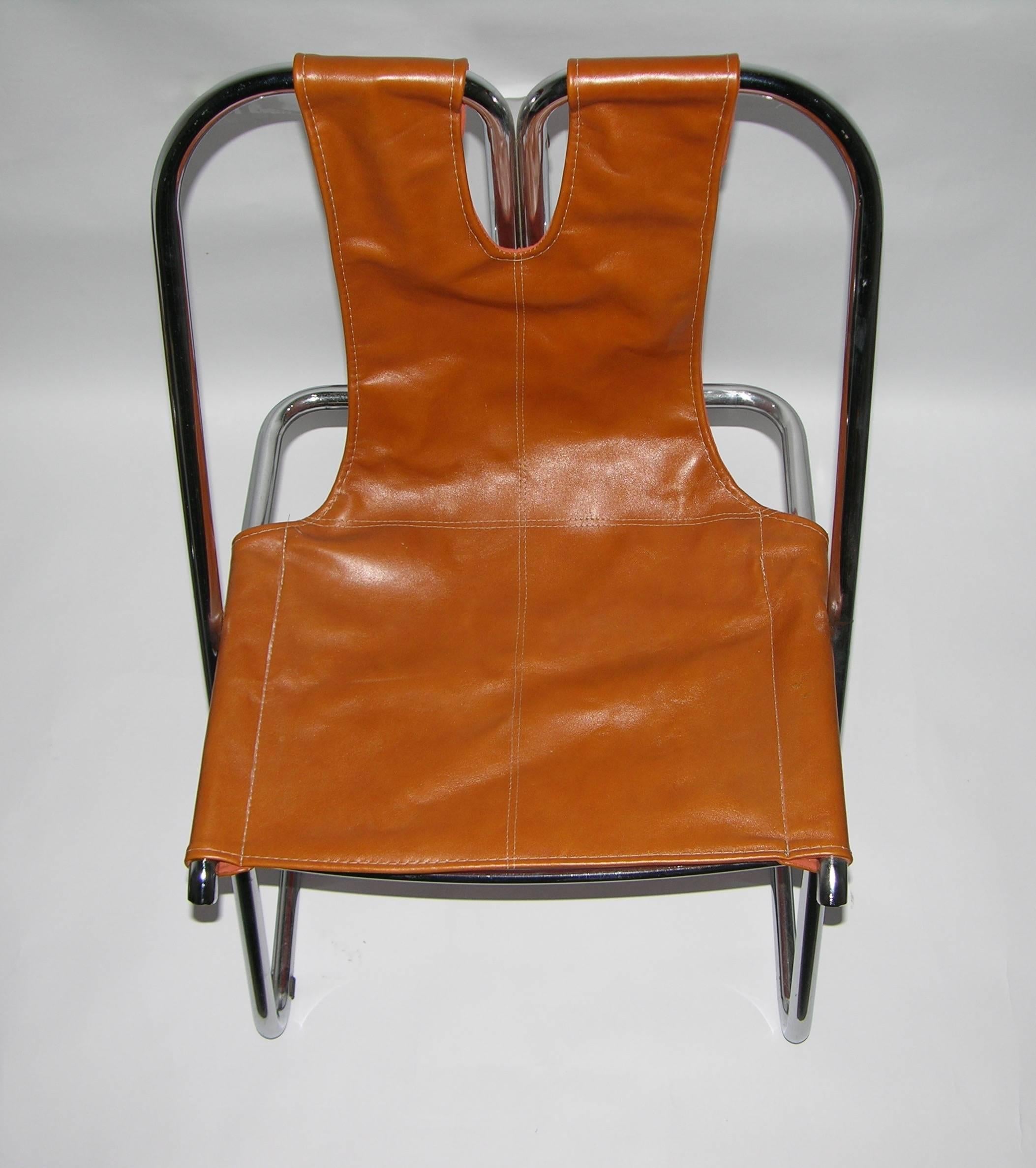 Lot de quatre chaises italiennes des années 1960 en cuir cousu main et chrome en vente 1