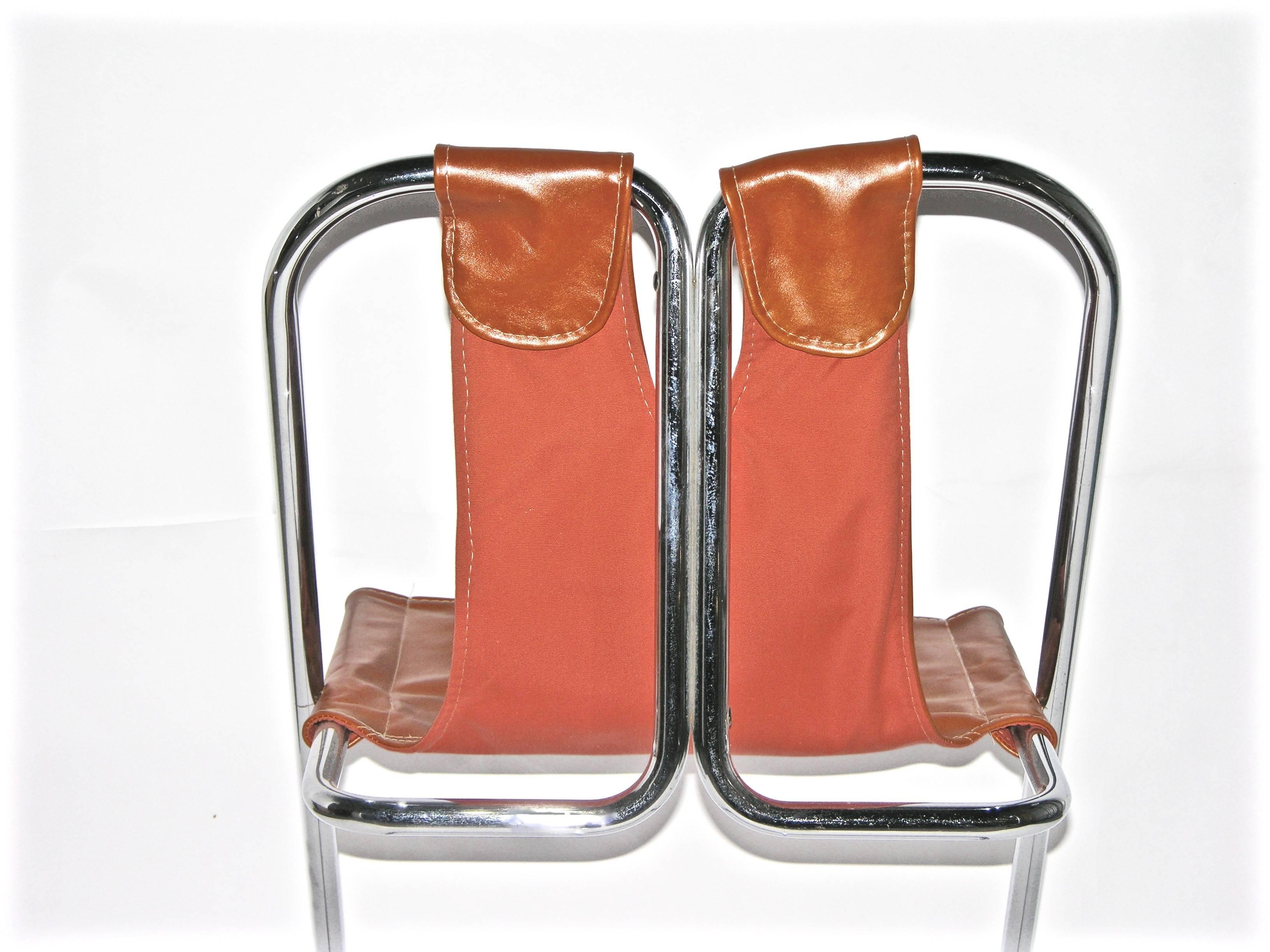 Lot de quatre chaises italiennes des années 1960 en cuir cousu main et chrome en vente 2