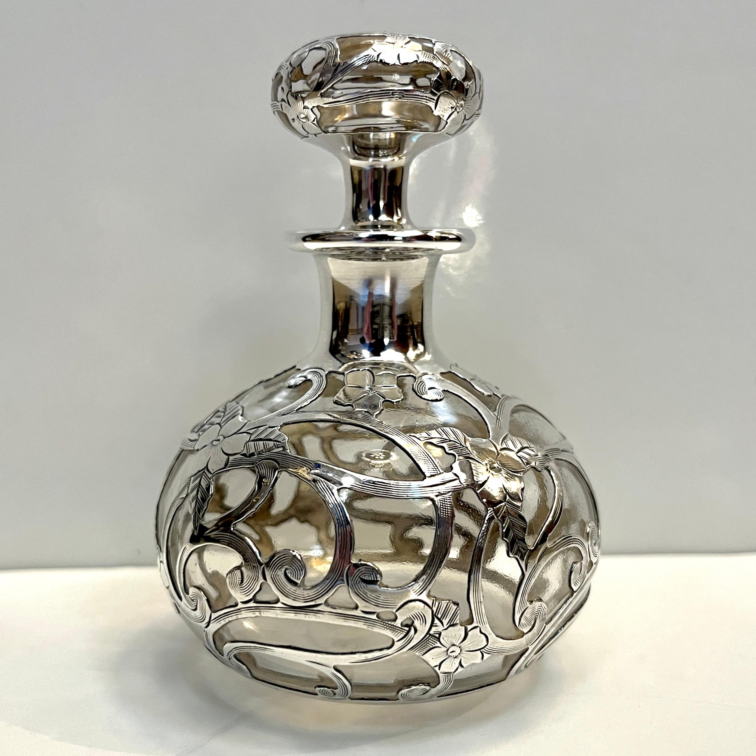 Bottiglia di profumo in vetro cristallo con sovrapposizione di fiori in argento Sterling Art Deco francese in vendita 5
