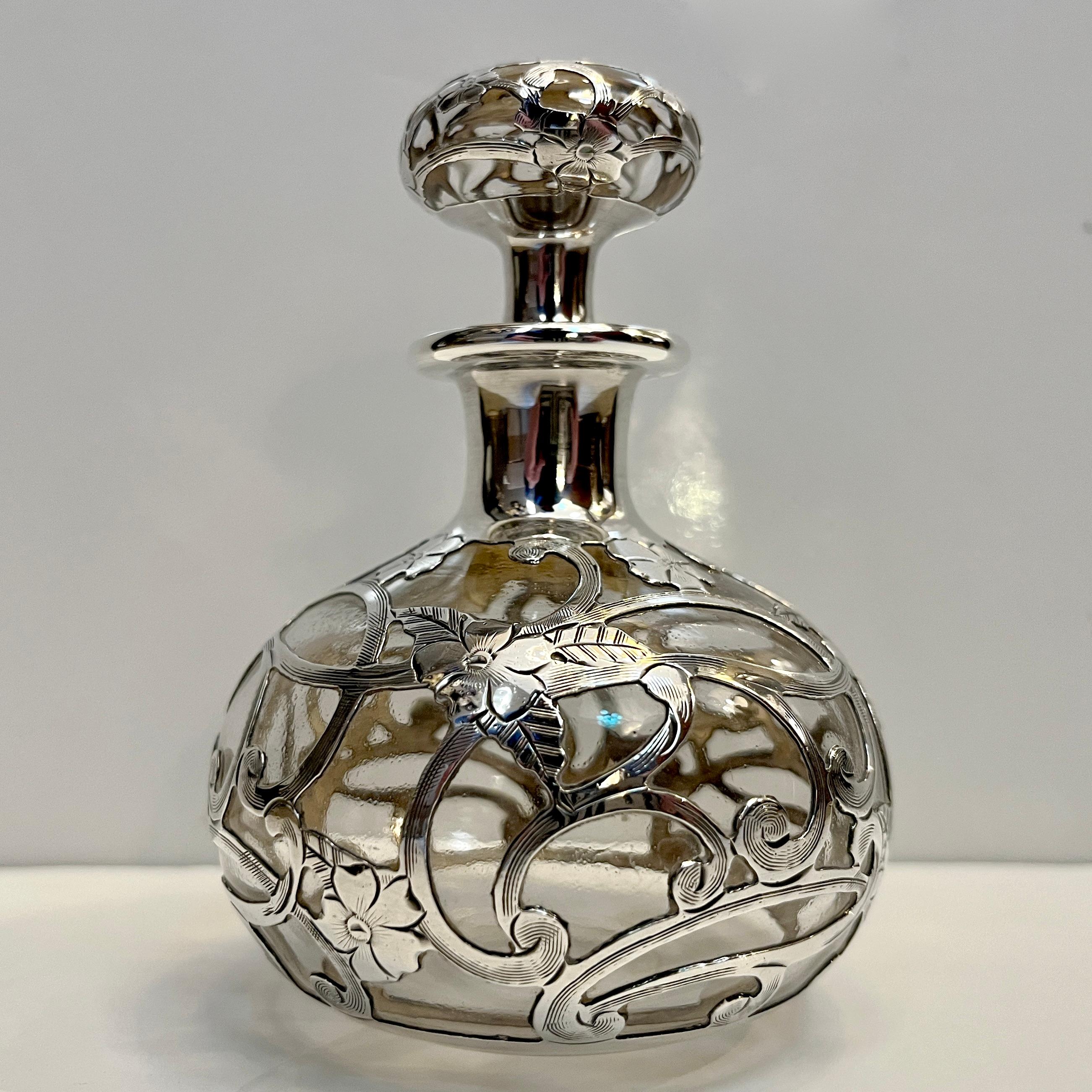Bottiglia di profumo in vetro cristallo con sovrapposizione di fiori in argento Sterling Art Deco francese in vendita 3