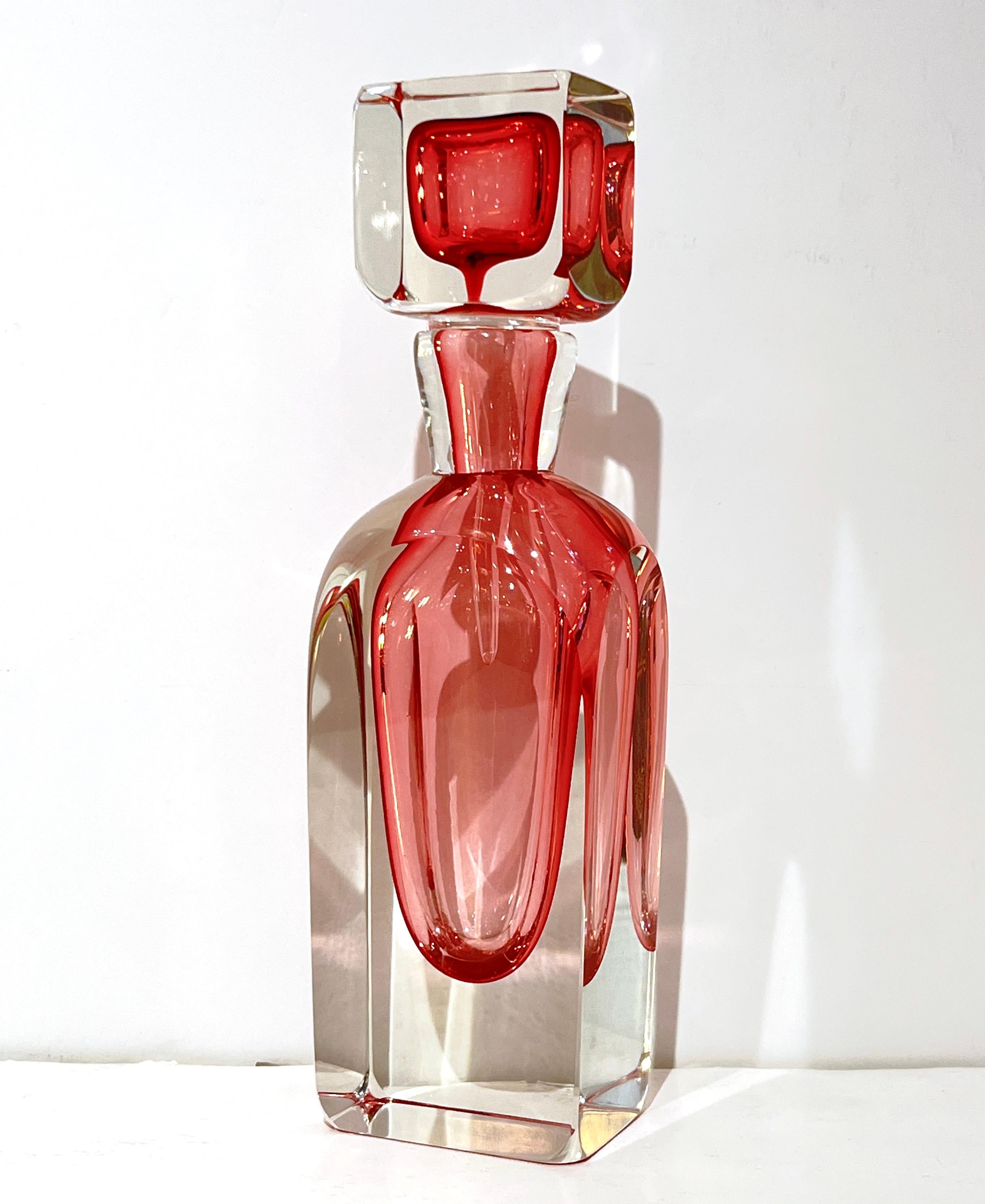 Organico moderno Set di 2 bottiglie alte in vetro di Murano in stile moderno italiano, fucsia, corallo, rosa e cristallo in vendita
