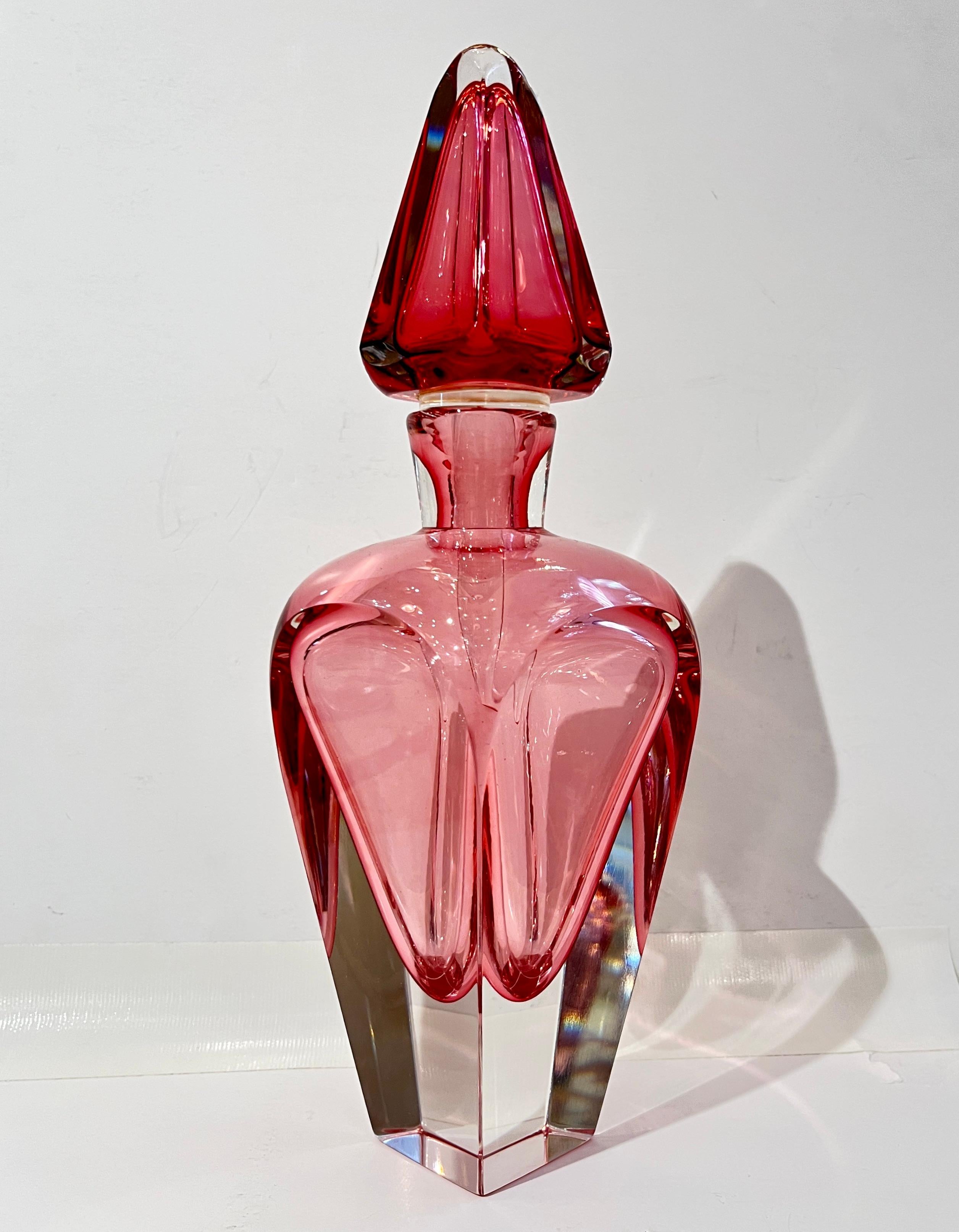 Set di 2 bottiglie alte in vetro di Murano in stile moderno italiano, fucsia, corallo, rosa e cristallo in vendita 6