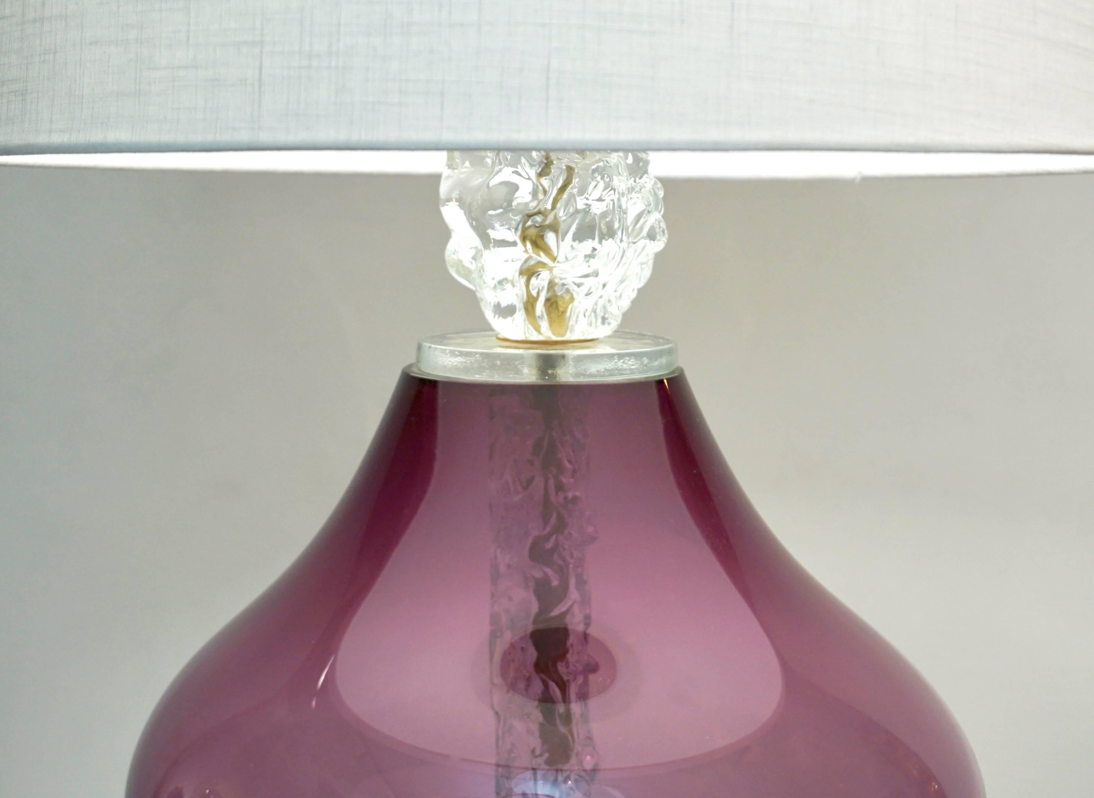 Pair of Contemporary Italian Lavender Purple Murano Glass Lamps with Ice Accents In Excellent Condition In New York, NY