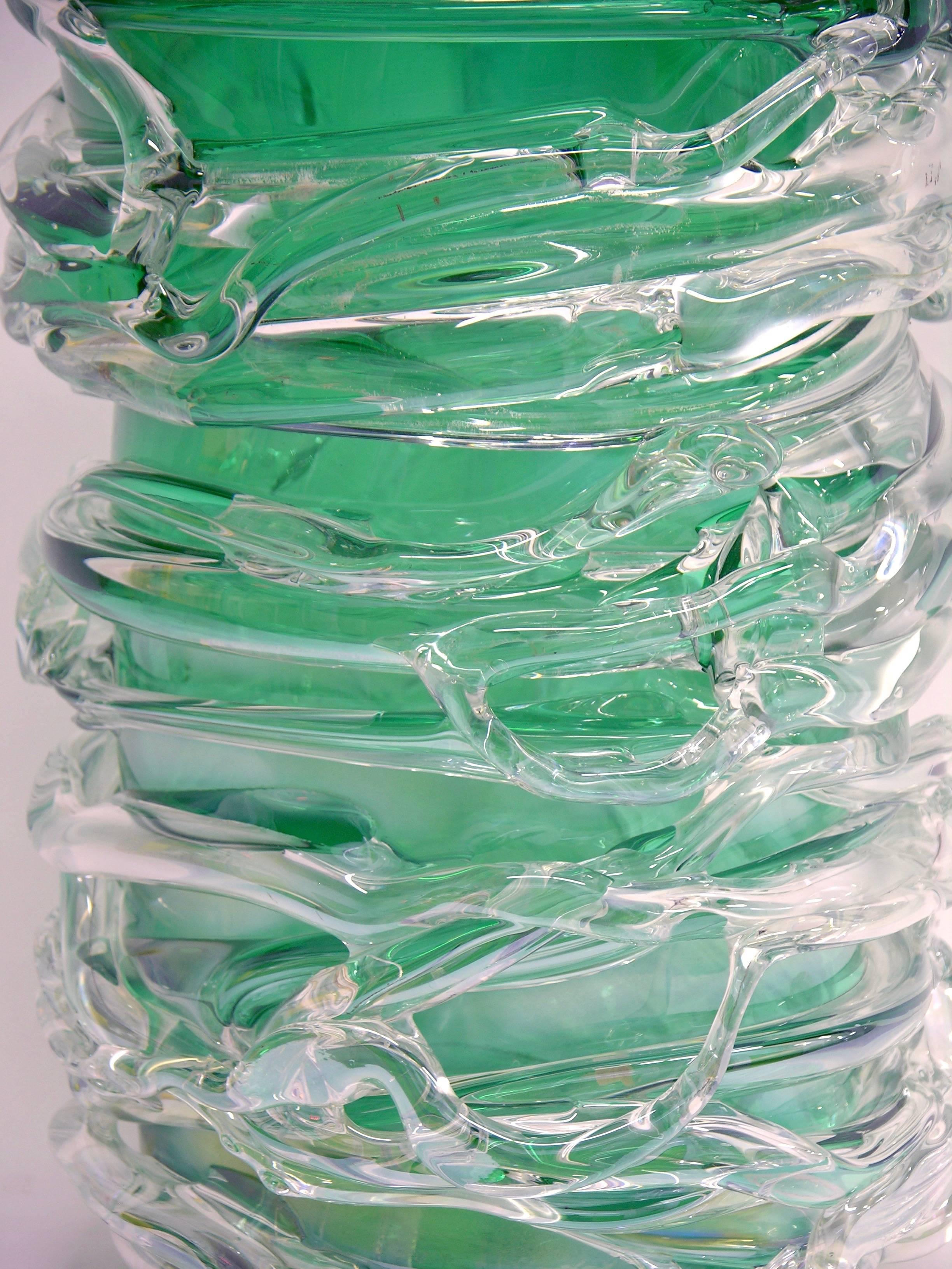 Camozzo Tall Modern Emerald Green Iridescent Murano Glass Vase In Excellent Condition In New York, NY