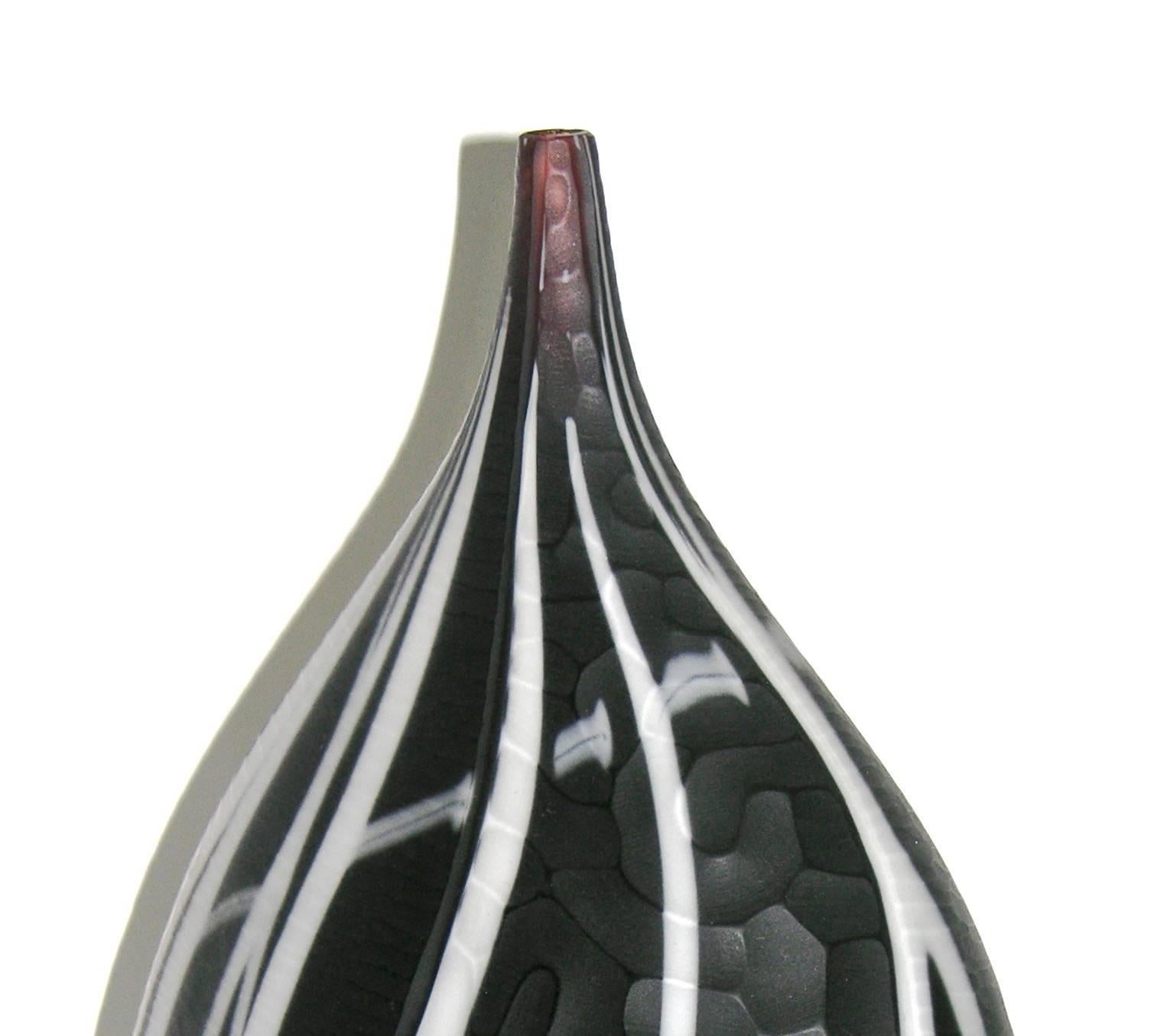 Alberto Dona 1980s Italian Modern Purple Black and White Murano Art Glass Vase In Excellent Condition In New York, NY
