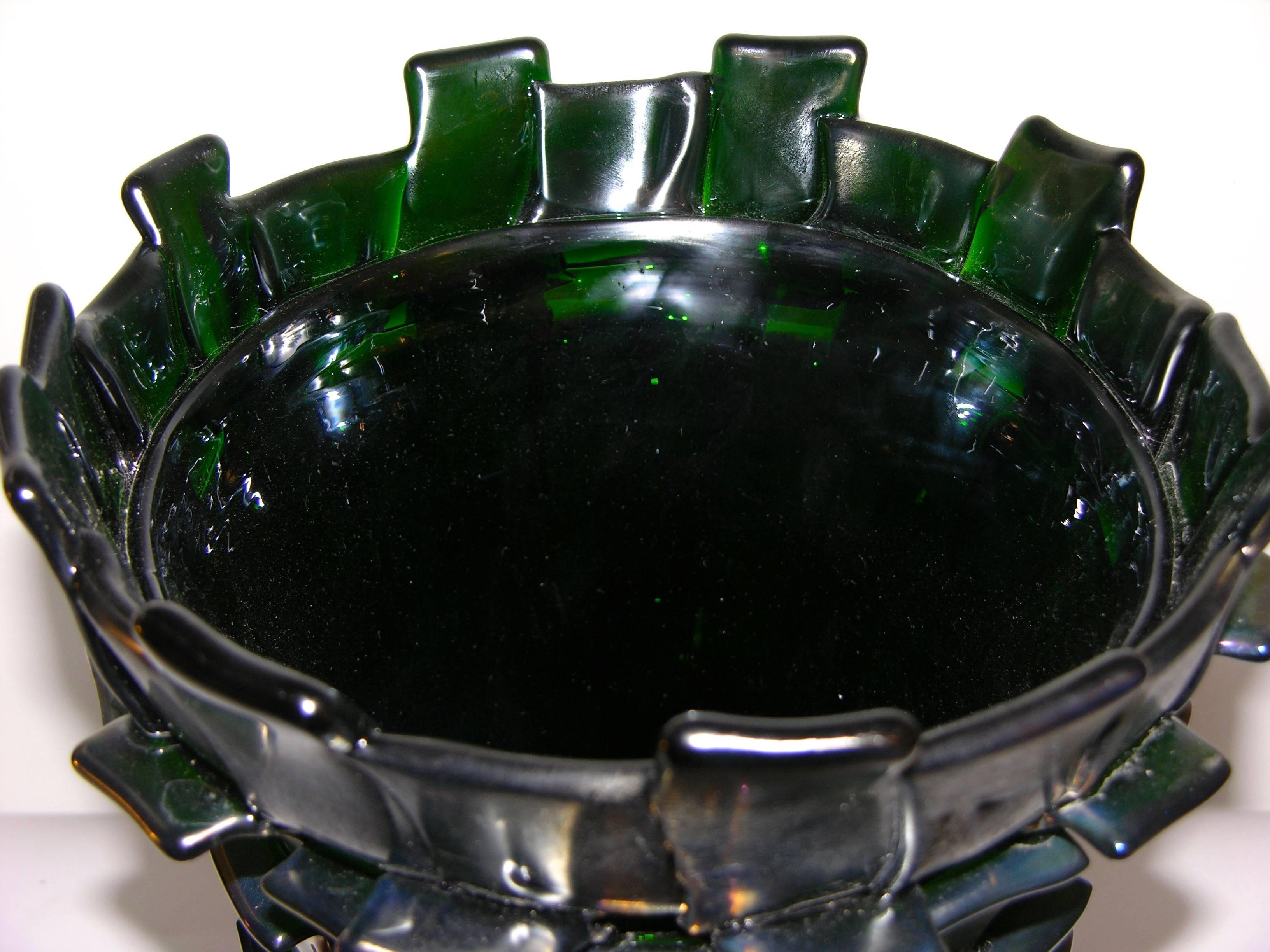 Venini Ritagli 2010 Sculptural Iridescent Green Murano Glass Vase In Excellent Condition In New York, NY