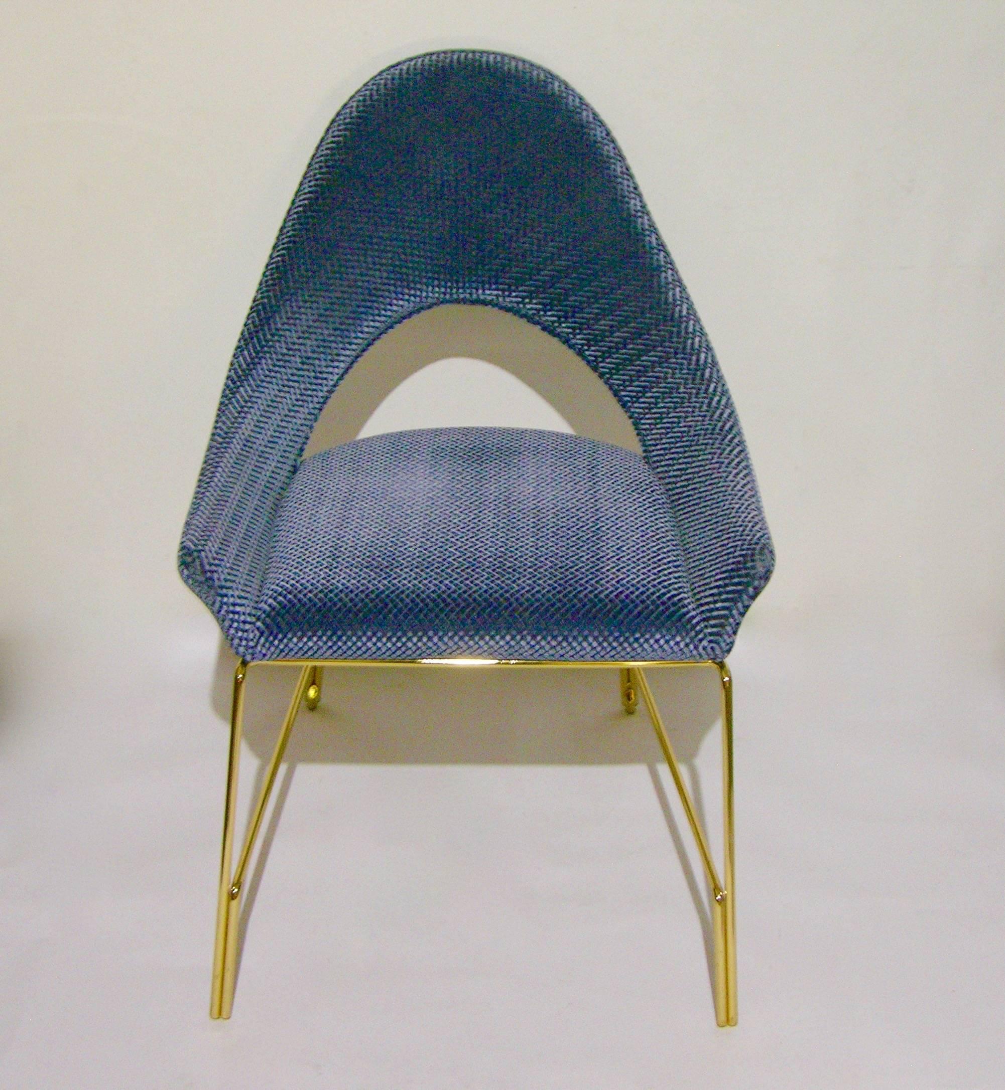 Prototype moderne italien de fauteuil de salon Smania en laiton et bleu azur Excellent état - En vente à New York, NY