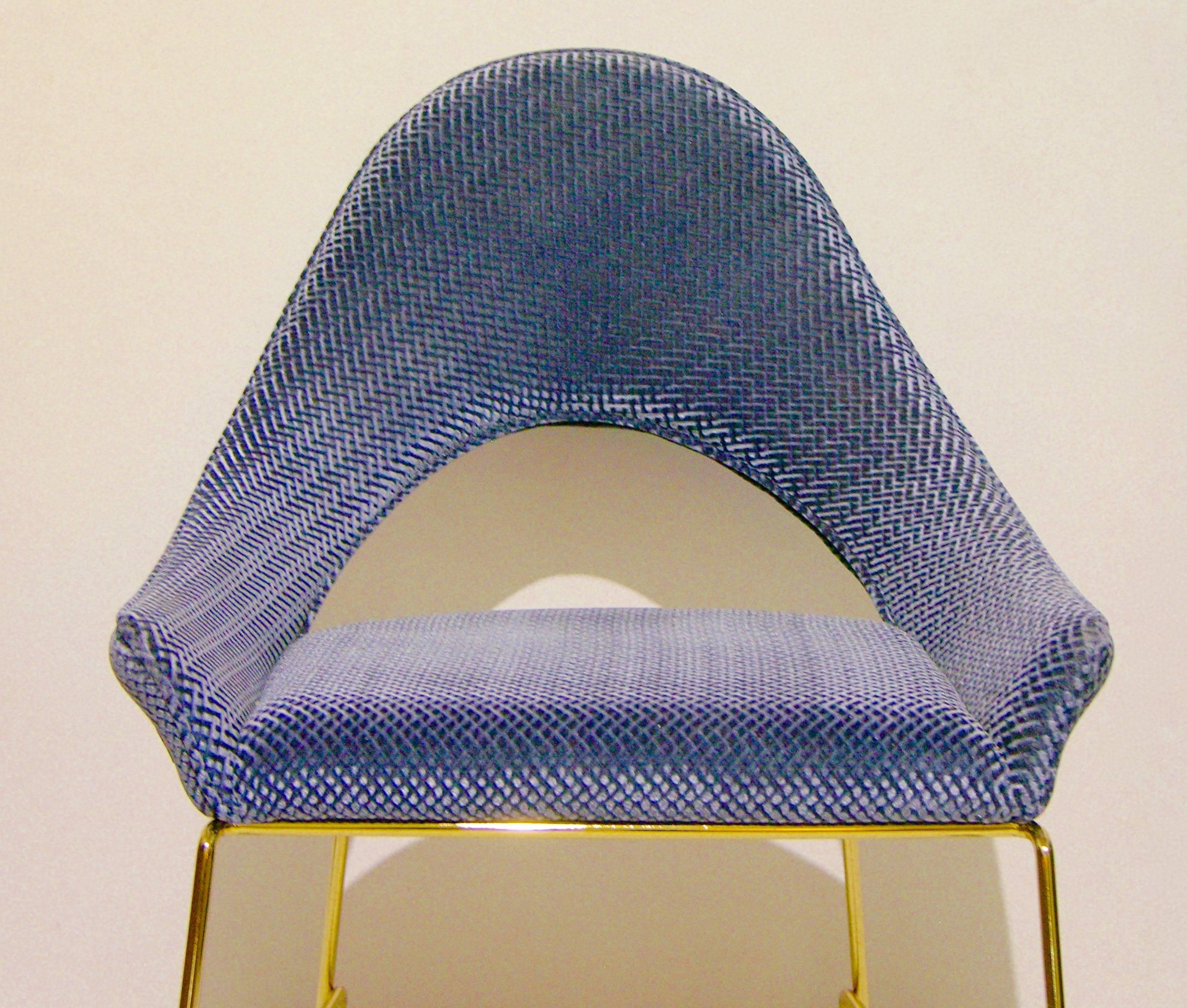 Métal Prototype moderne italien de fauteuil de salon Smania en laiton et bleu azur en vente