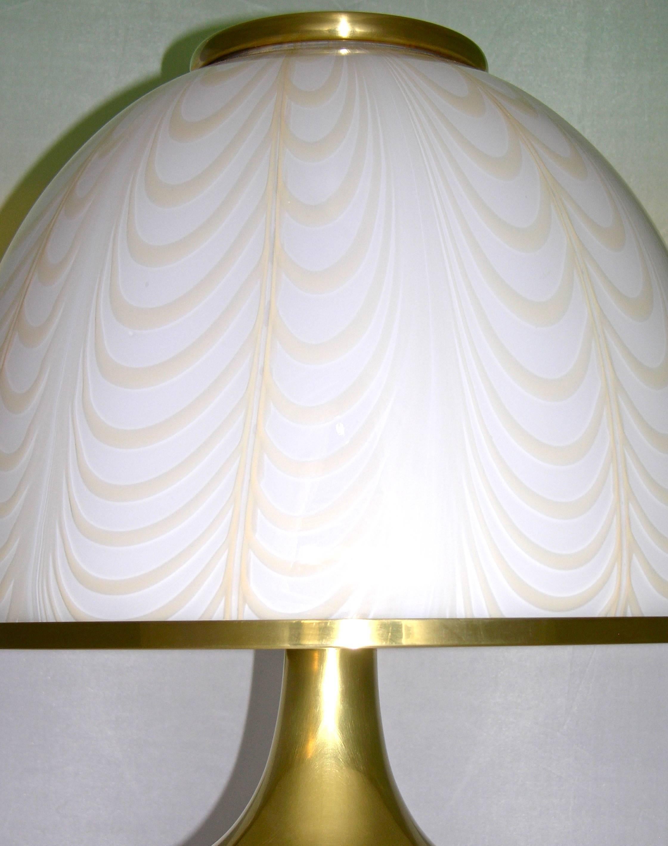 1970s Fabbian by Mazzega Double Lit White and Gold Glass Round Table Lamp In Excellent Condition In New York, NY