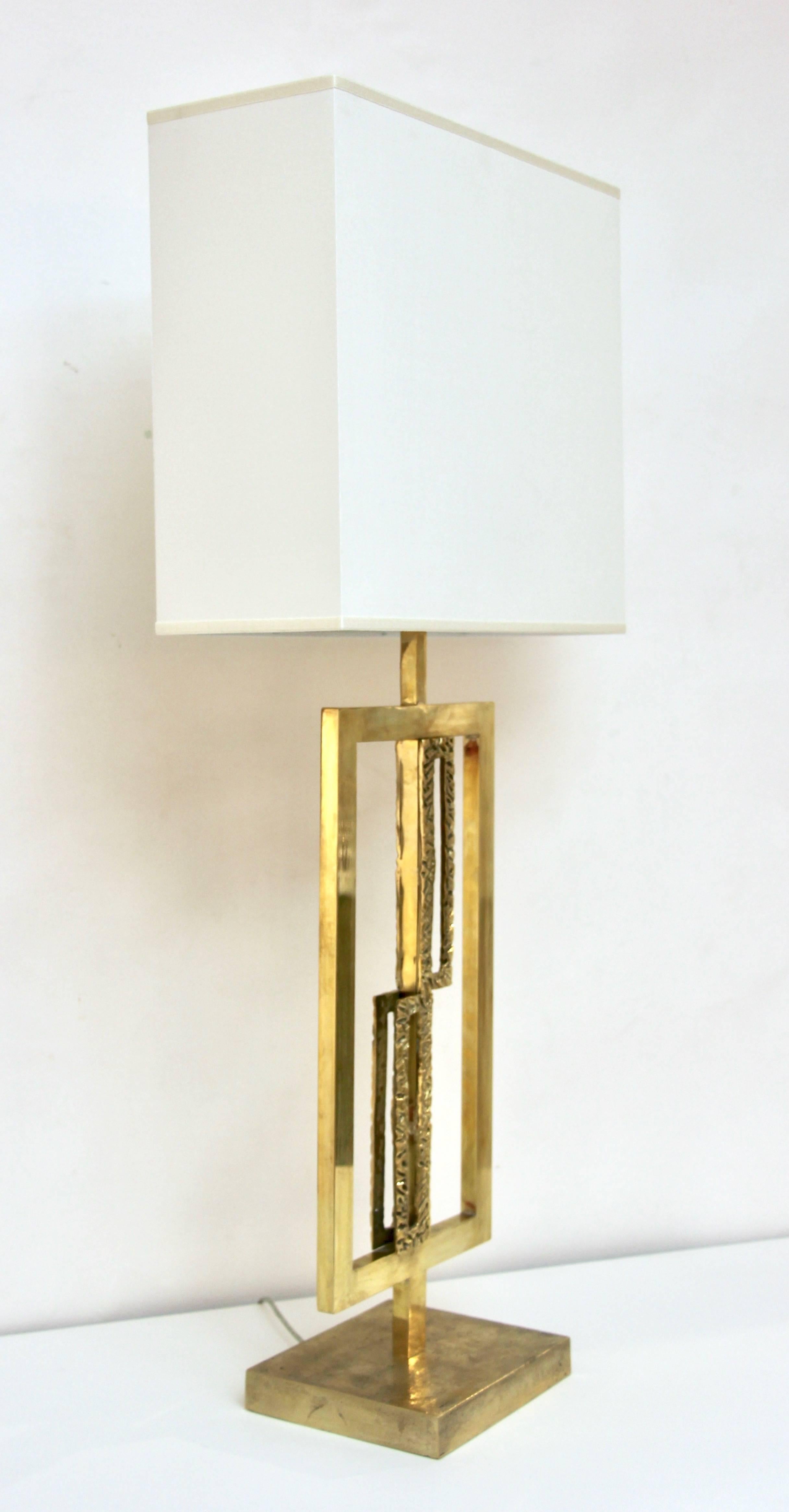 Italian Design Contemporary Pair of Cast Bronze and Gold Brass Rectangular Lamps 5