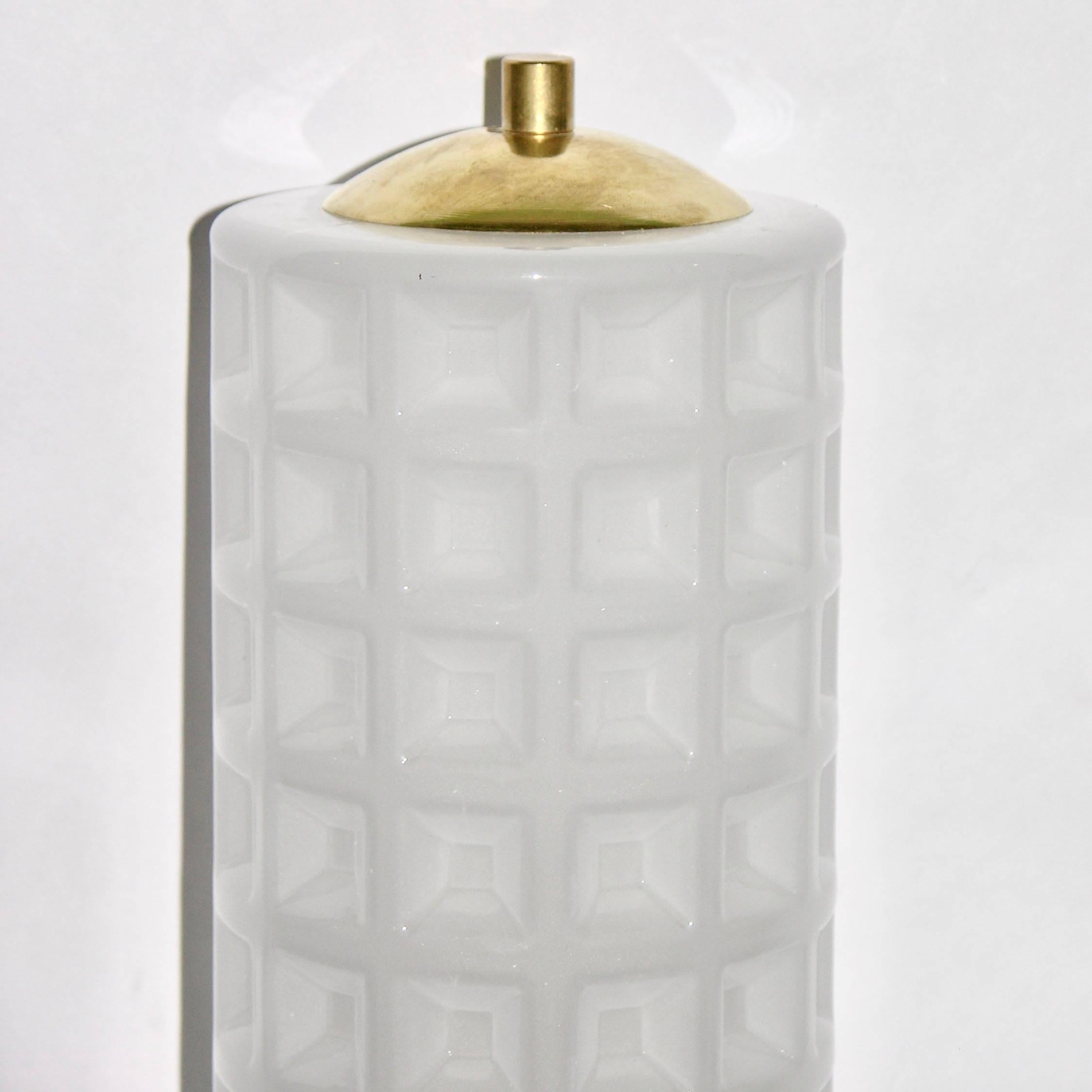 1980s Italian Art Deco Design Set of Four White Waffle Murano Glass Wall Lights In Excellent Condition In New York, NY