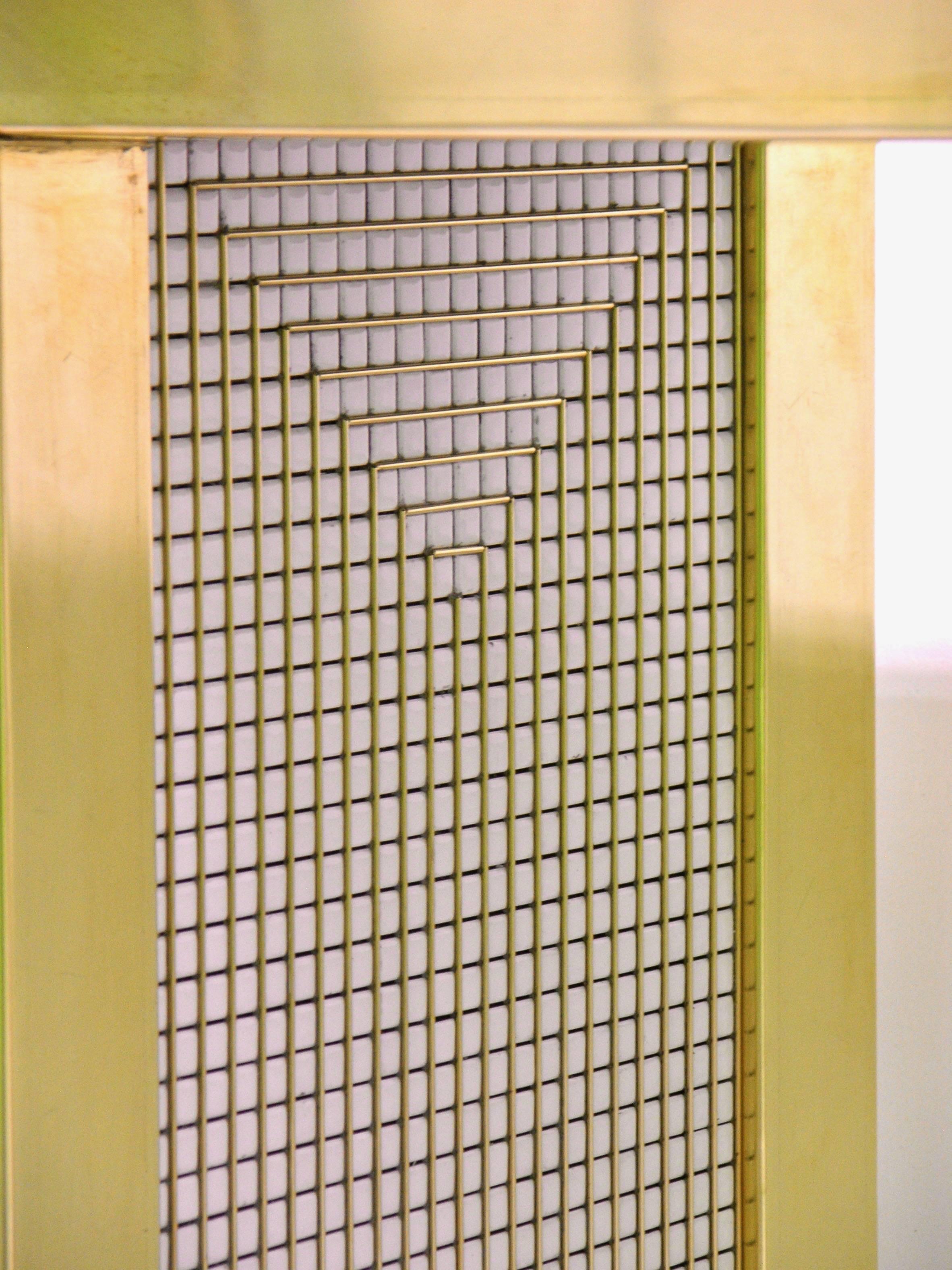 Moderne italienische Gold-Messing- und weiße Keramik-Mosaik-Konsole aus den 1970er Jahren im Angebot 2